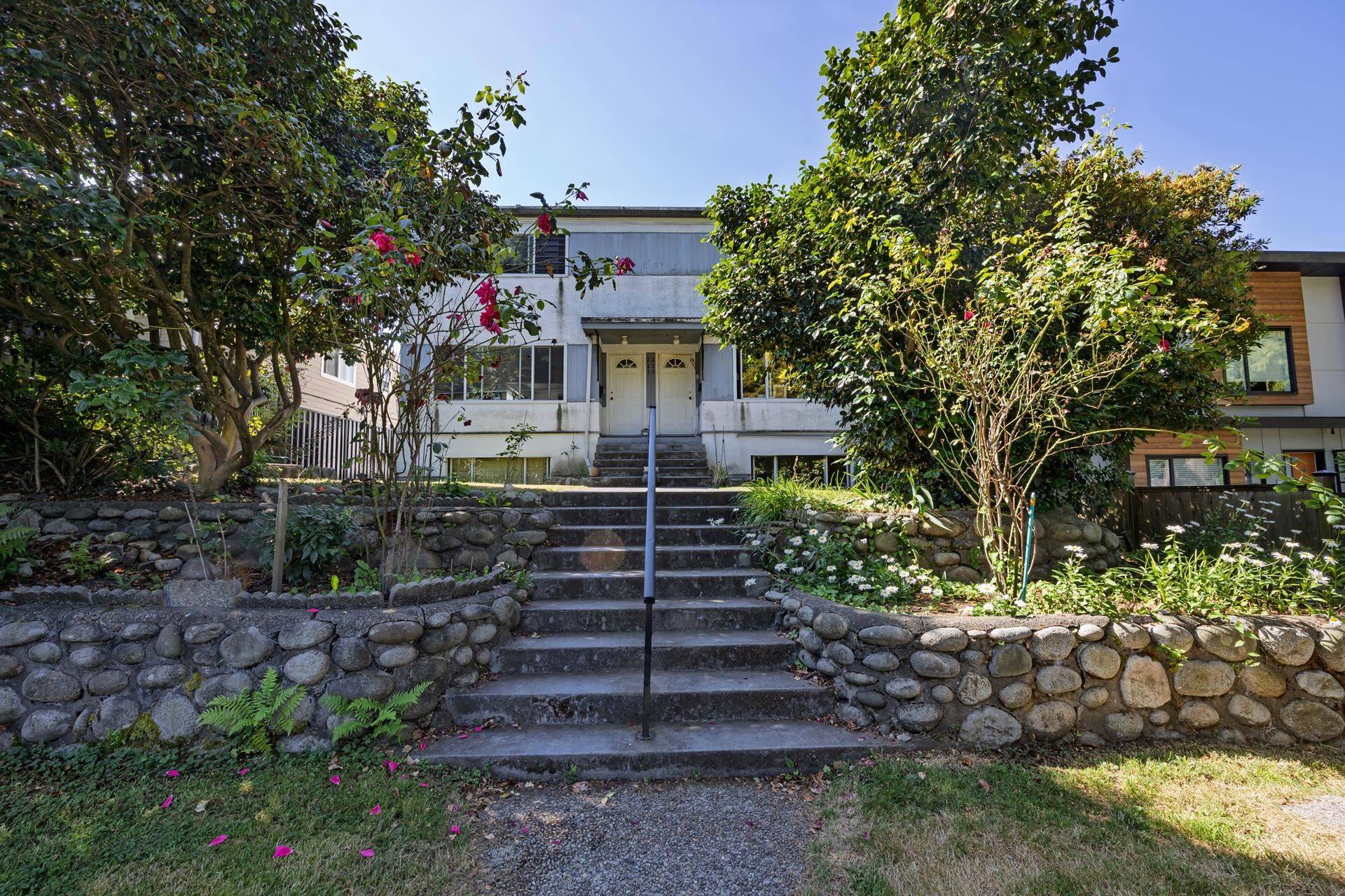 North Vancouver, BC V7M 1X6,227-229 W 19th ST