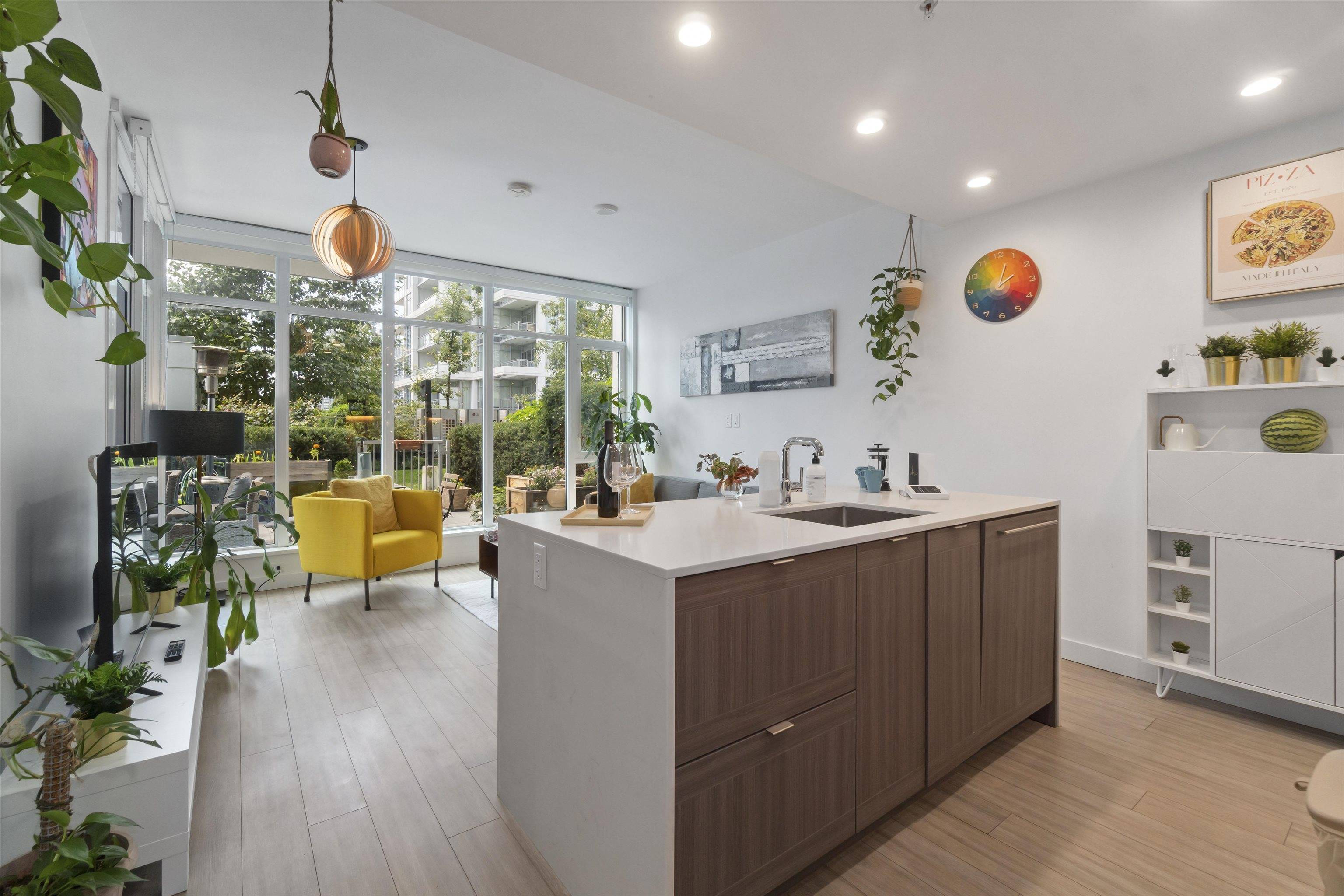 Burnaby, BC V5C 0M1,2311 Beta AVE #407