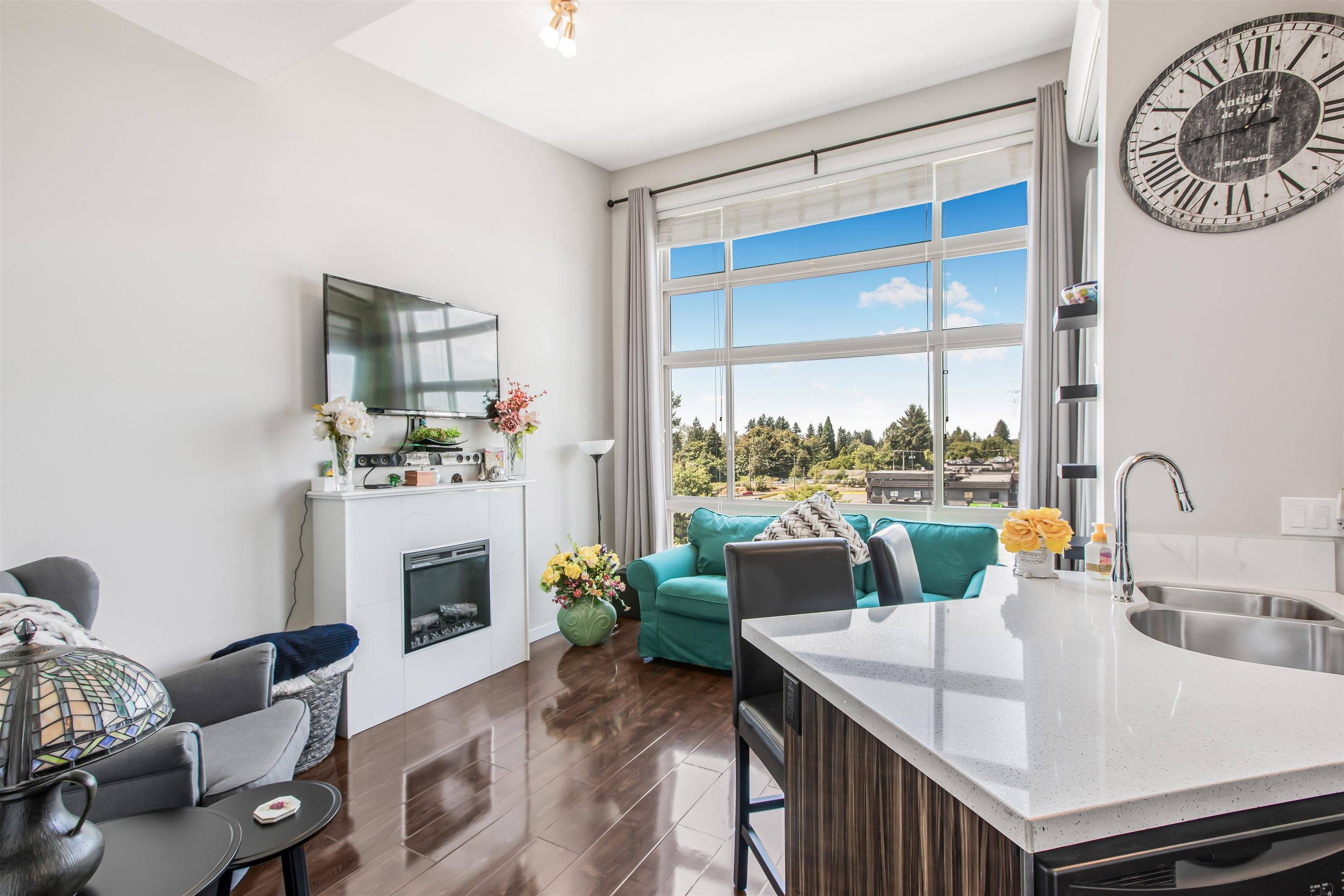 Maple Ridge, BC V2X 2T4,22318 Lougheed HWY #604