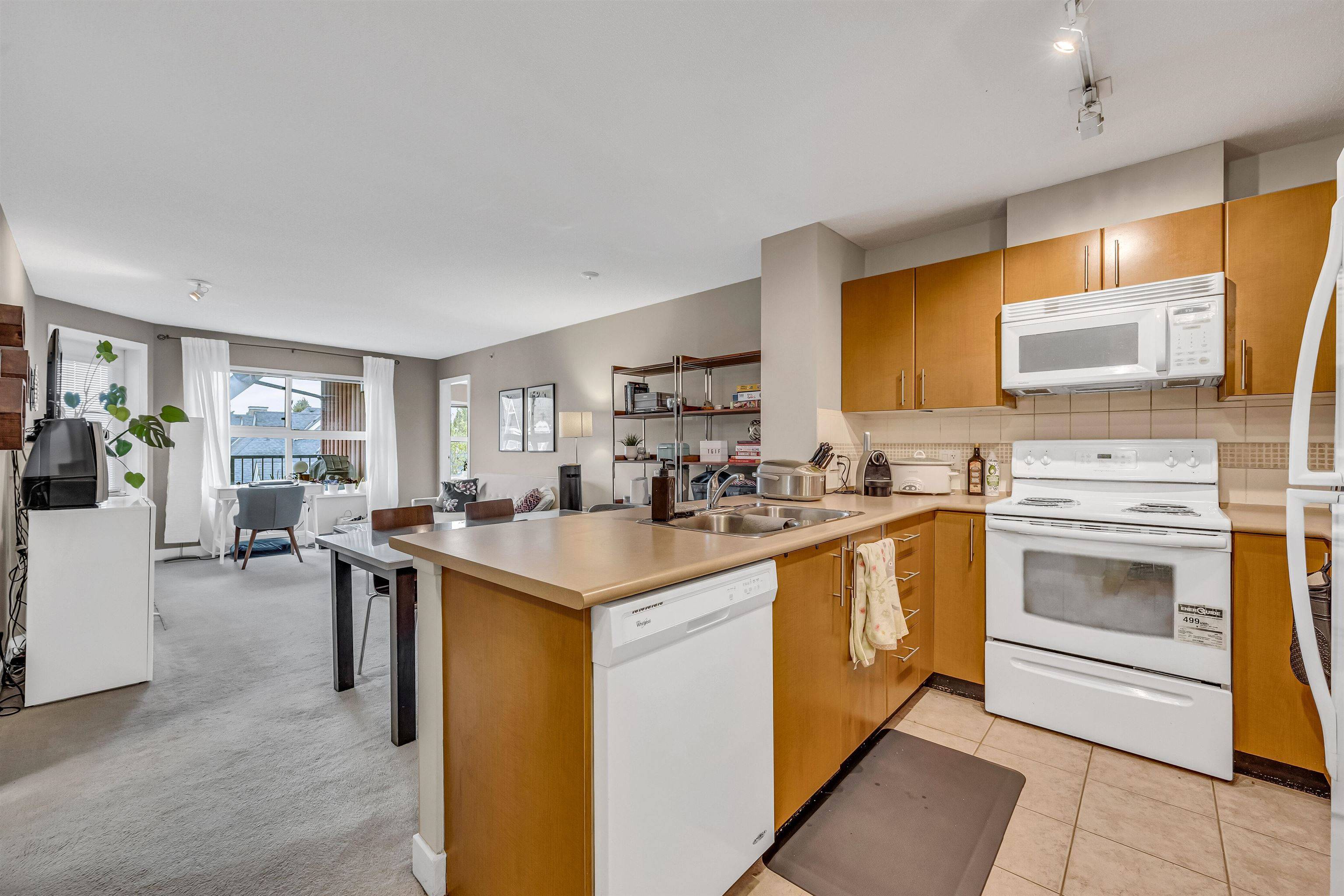 Vancouver, BC V5S 4X7,7088 Mont Royal SQ #403