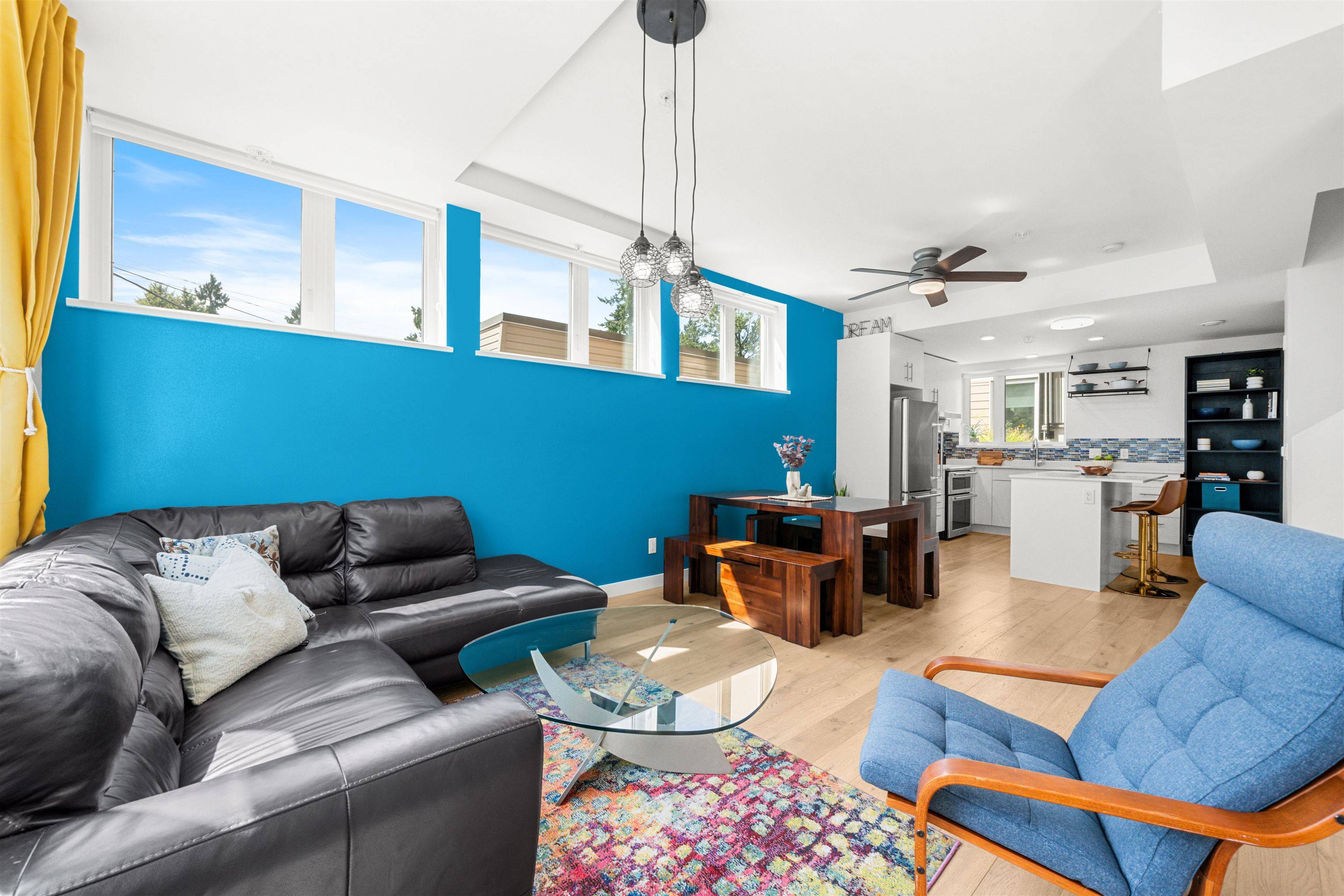 North Vancouver, BC V7M 2P7,2137 Chesterfield AVE #TH5