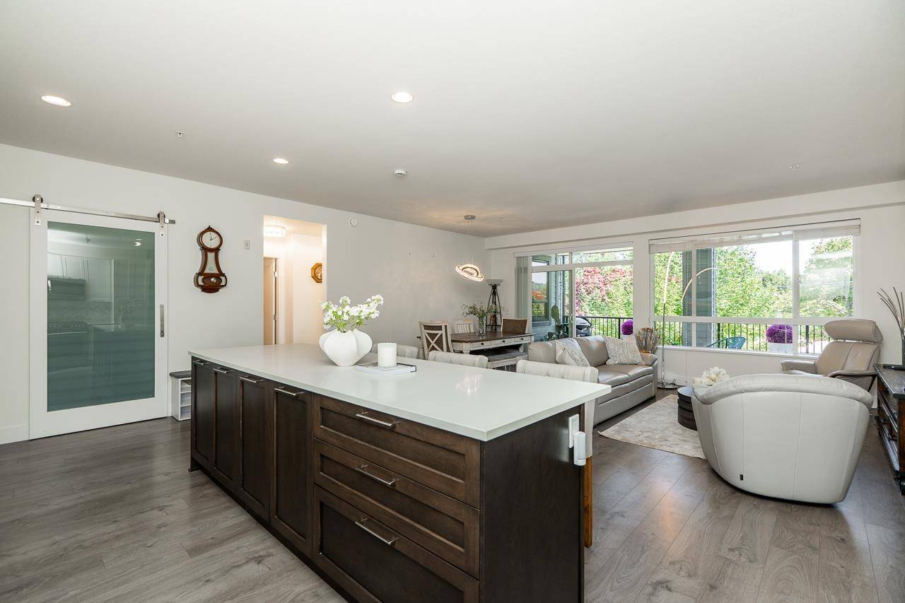 Langley, BC V3A 0K4,22087 49 AVE #207