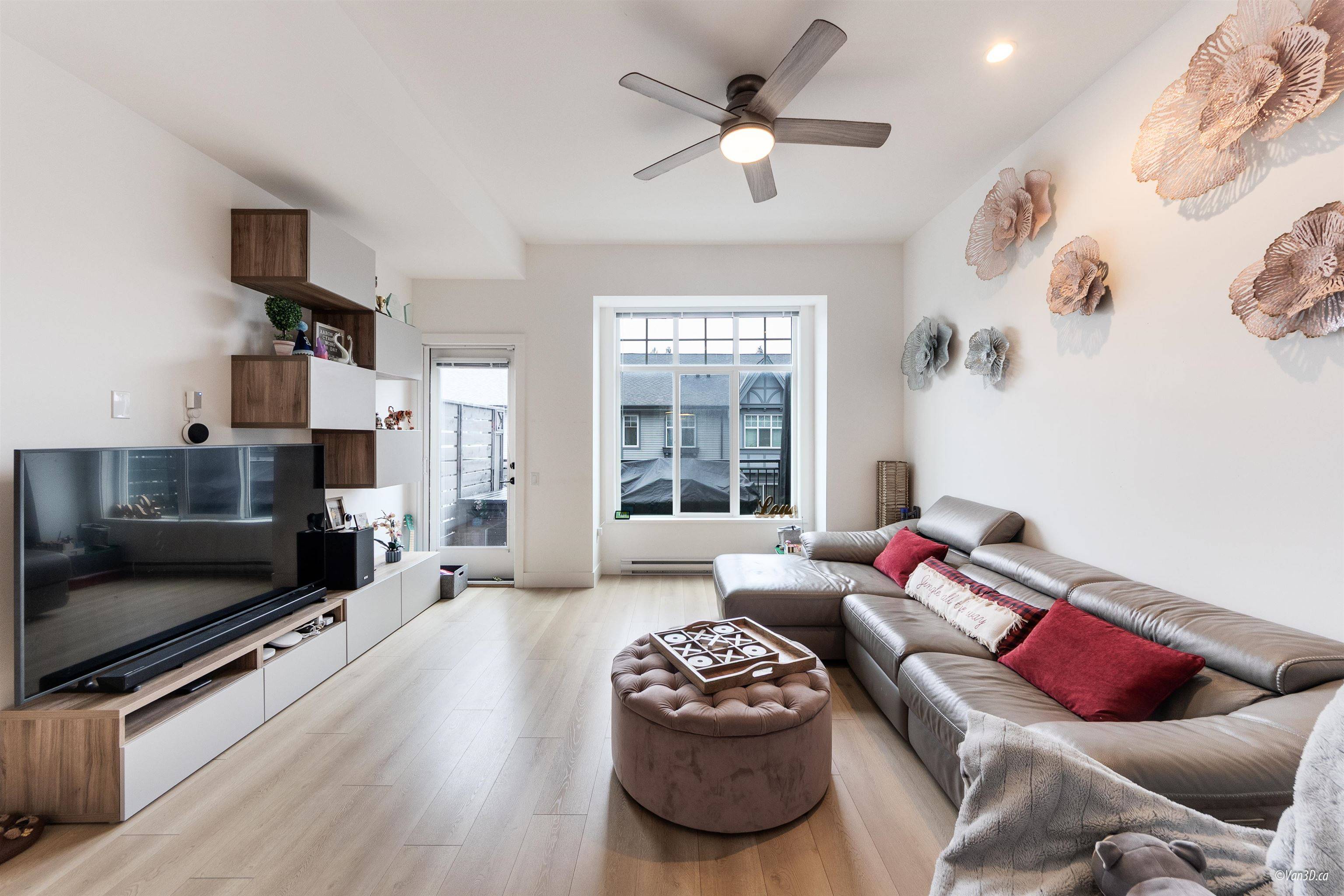 Coquitlam, BC V3B 0N7,1221 Rocklin ST #10