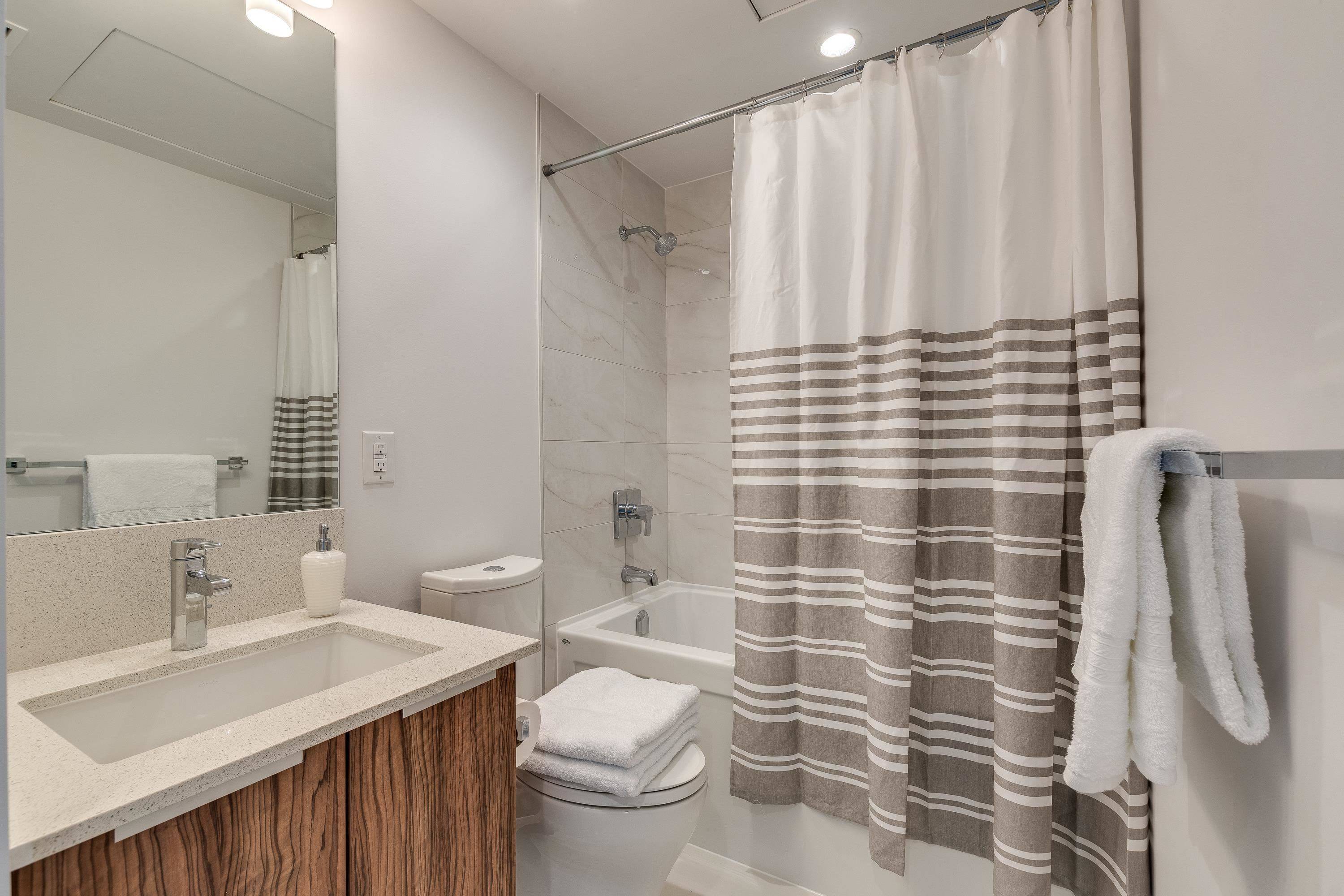 Vancouver, BC V6Z 0E3,1283 Howe Street #906