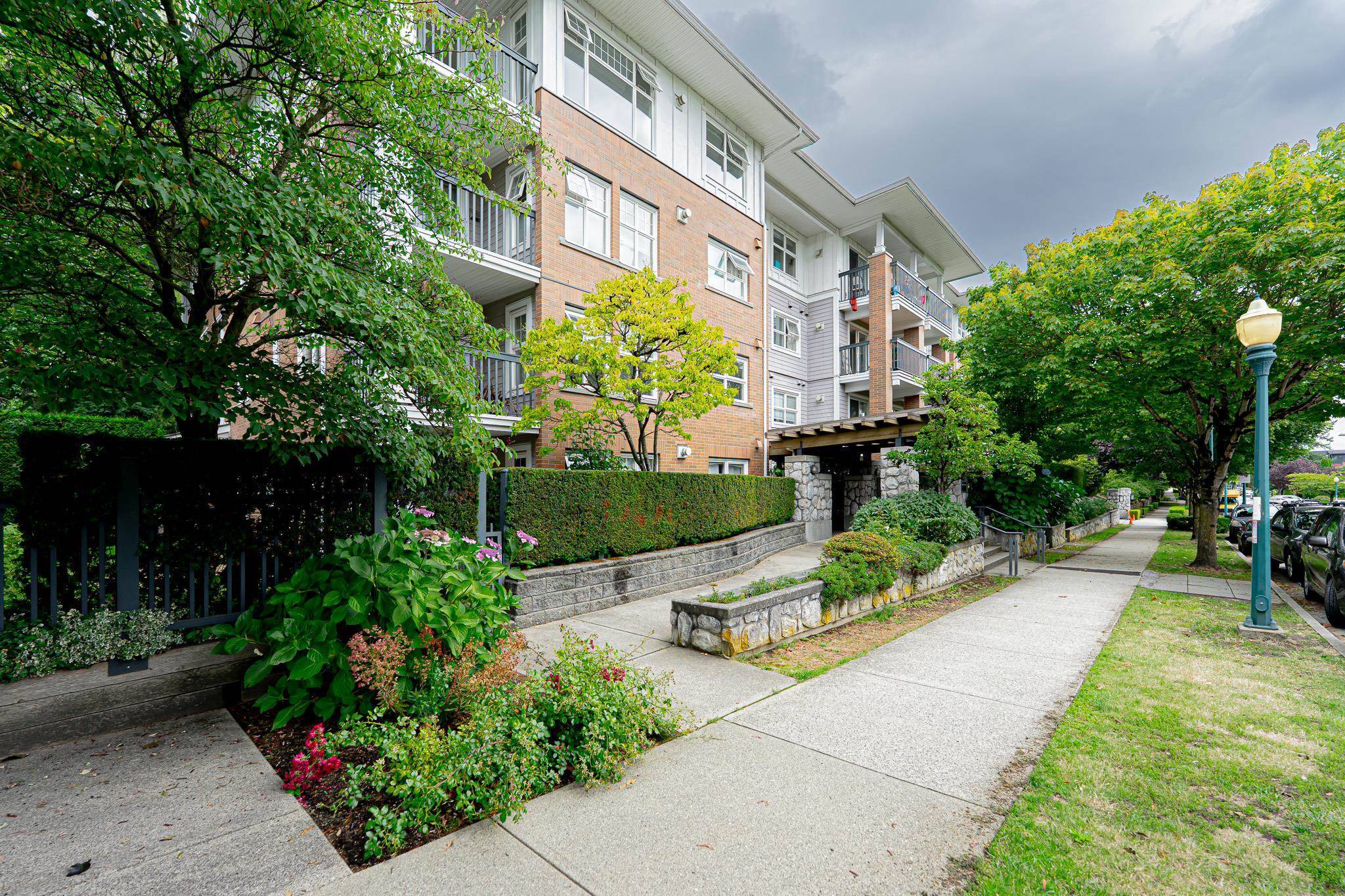 Vancouver, BC V6P 6Z2,995 W 59th AVE #312