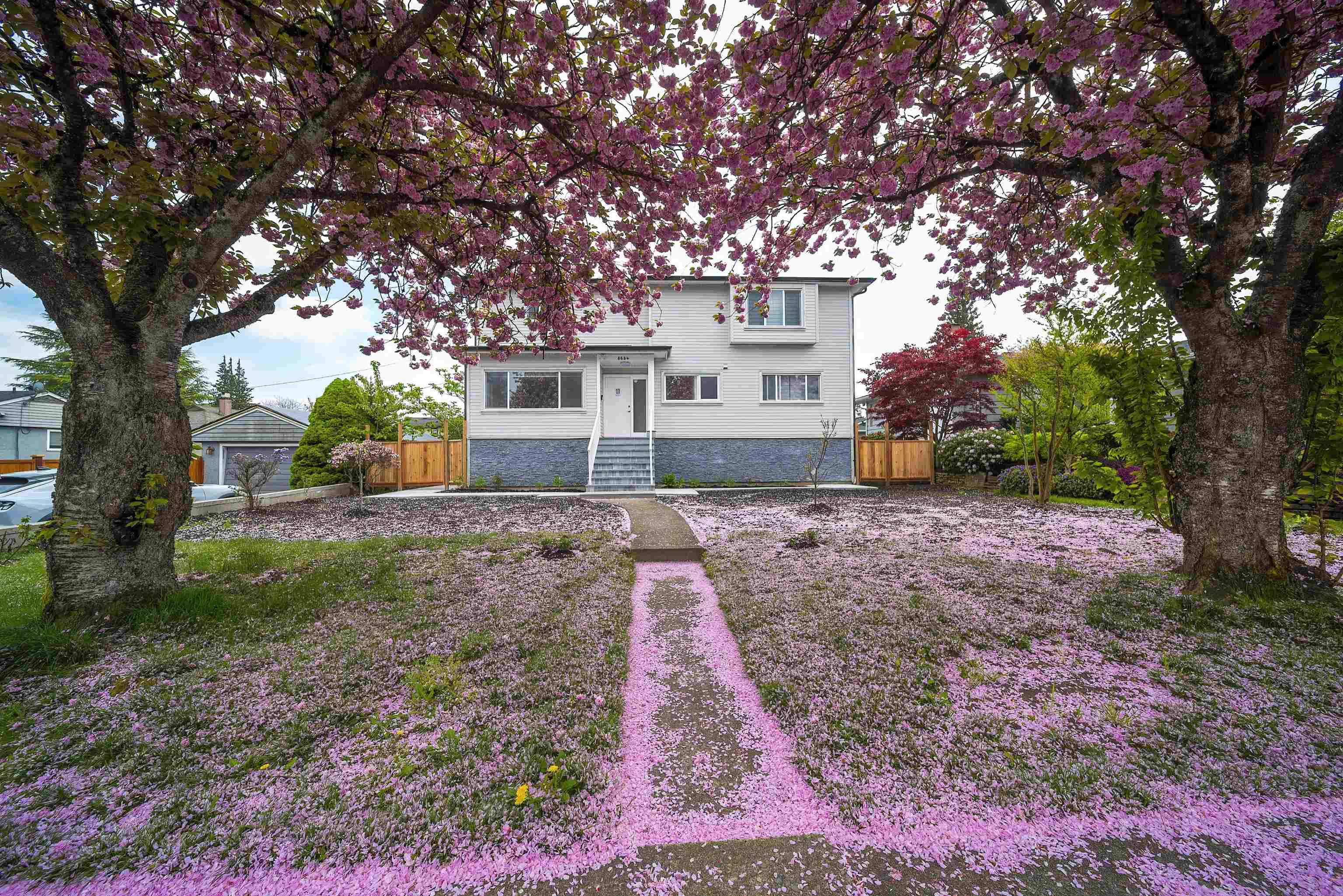 Burnaby, BC V3N 2L9,8684 12th AVE