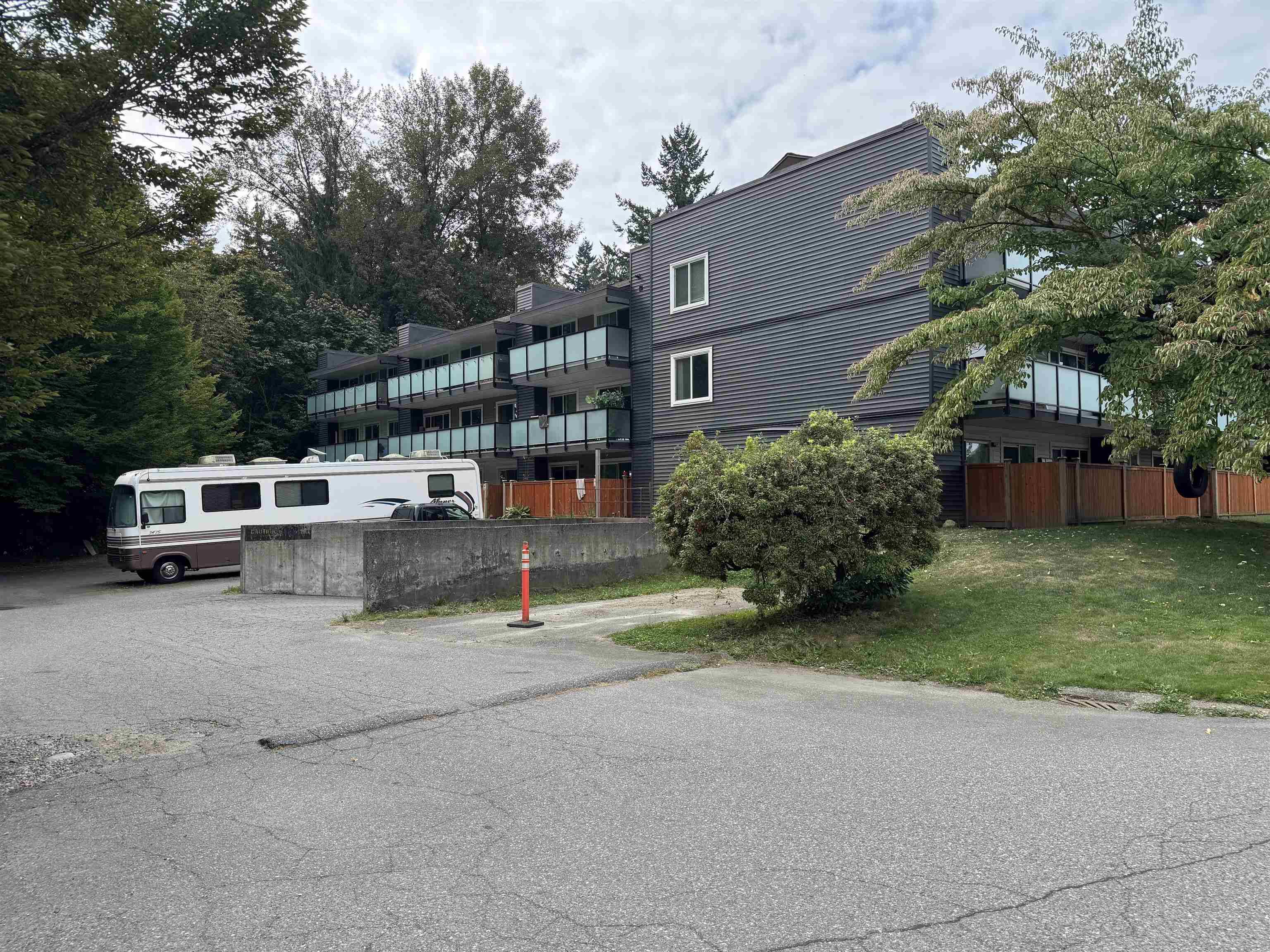 Abbotsford, BC V2S 5G3,33400 Bourquin PL #306