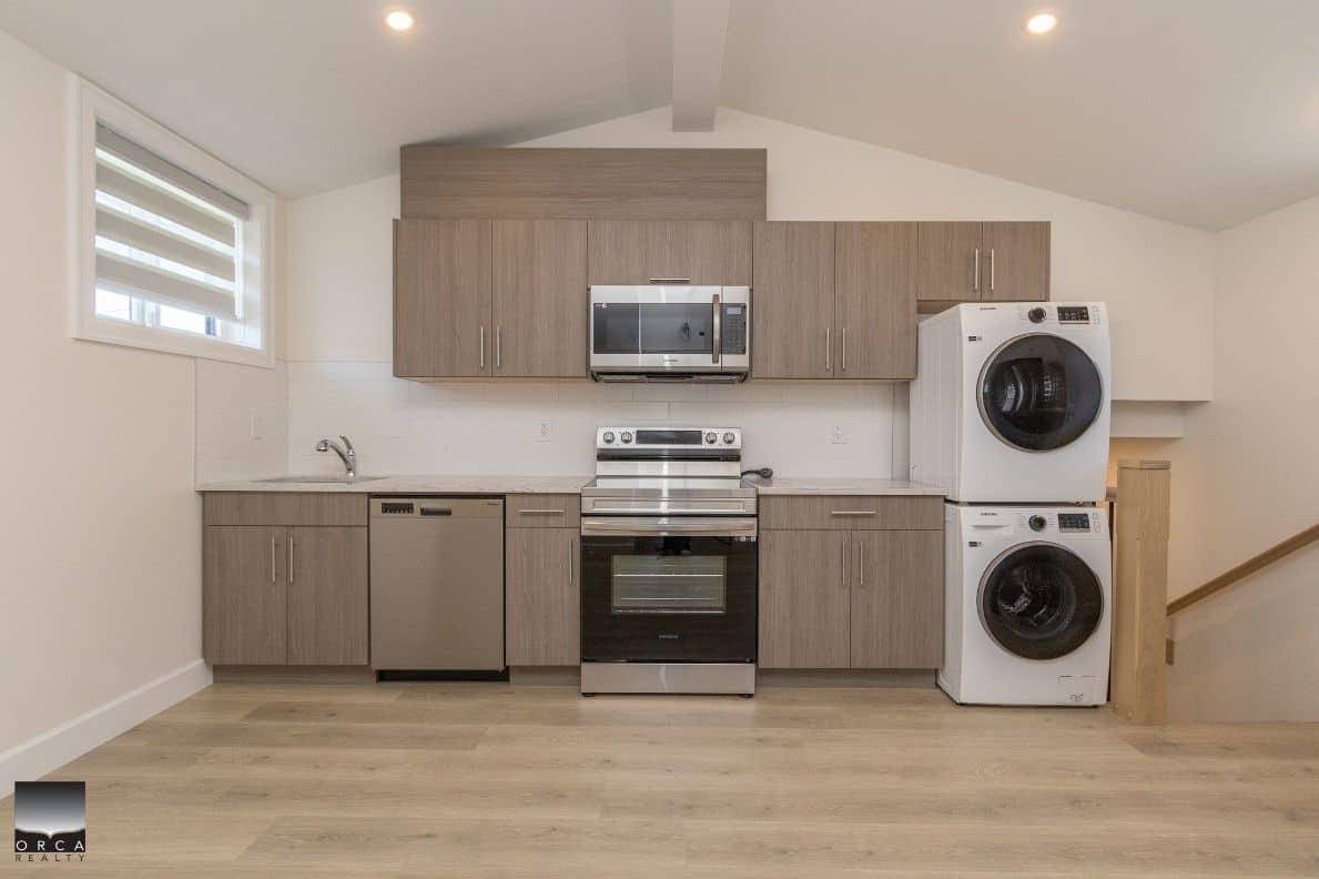 North Vancouver, BC V6P 4V6,7662 French Street ST