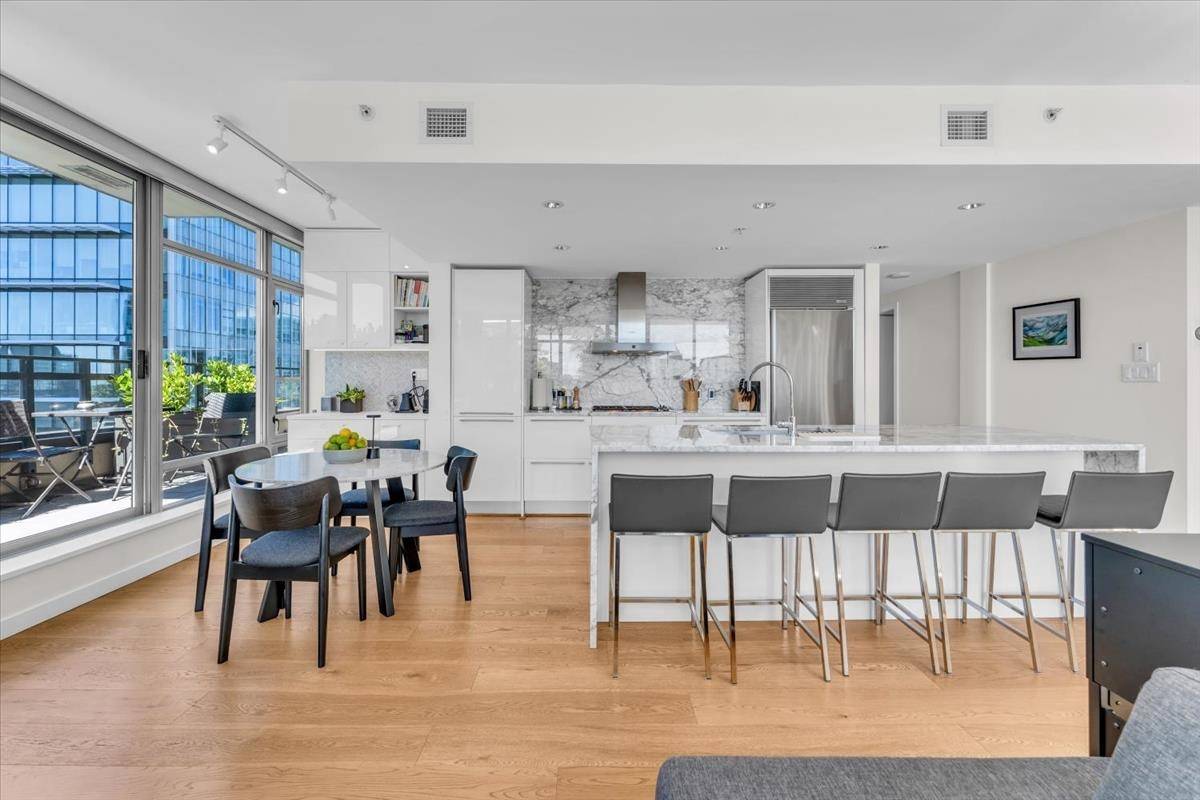 Vancouver, BC V6B 0C7,788 Richards ST #2602