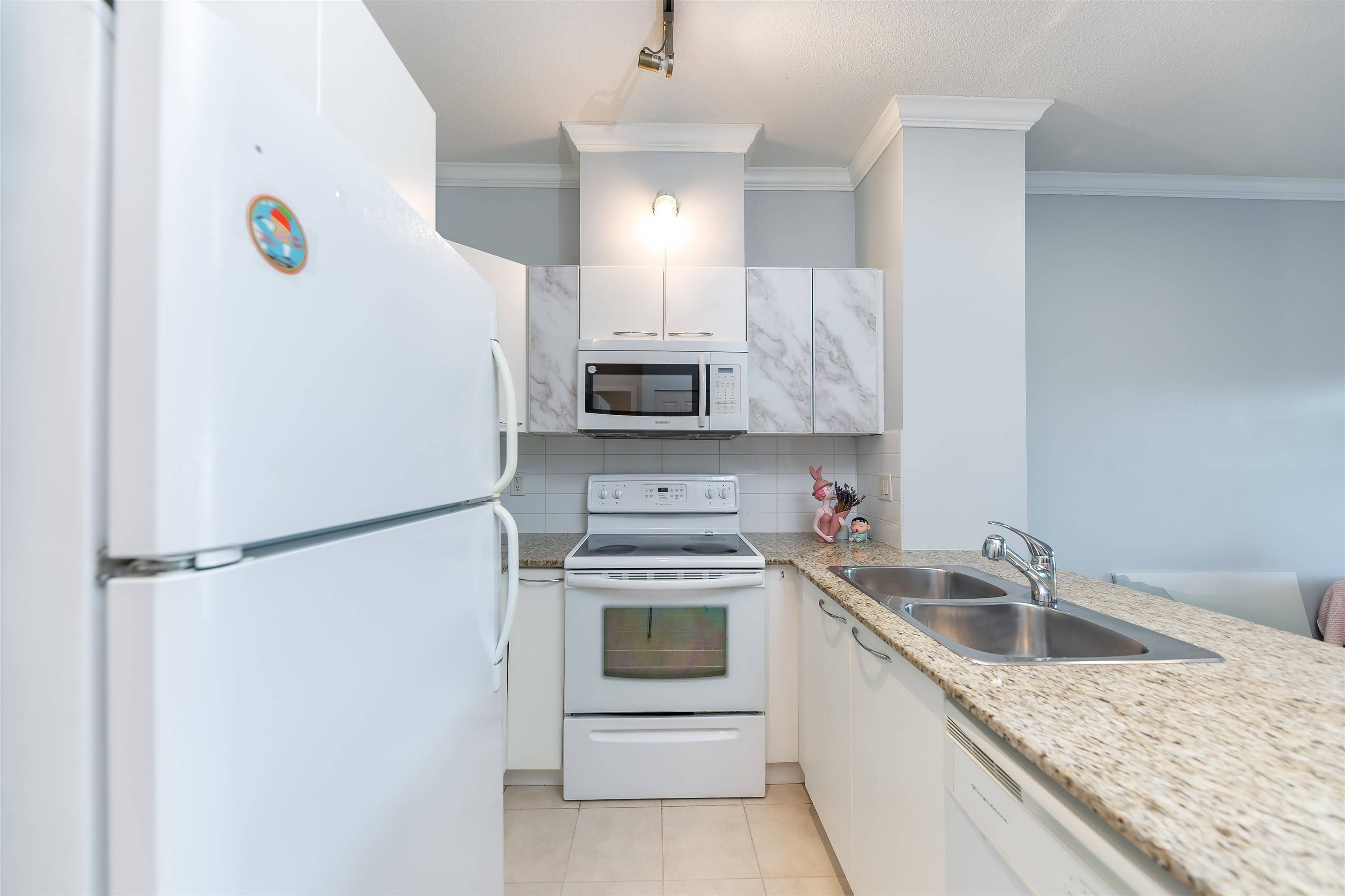 Vancouver, BC V5N 5Y8,4028 Knight ST #210