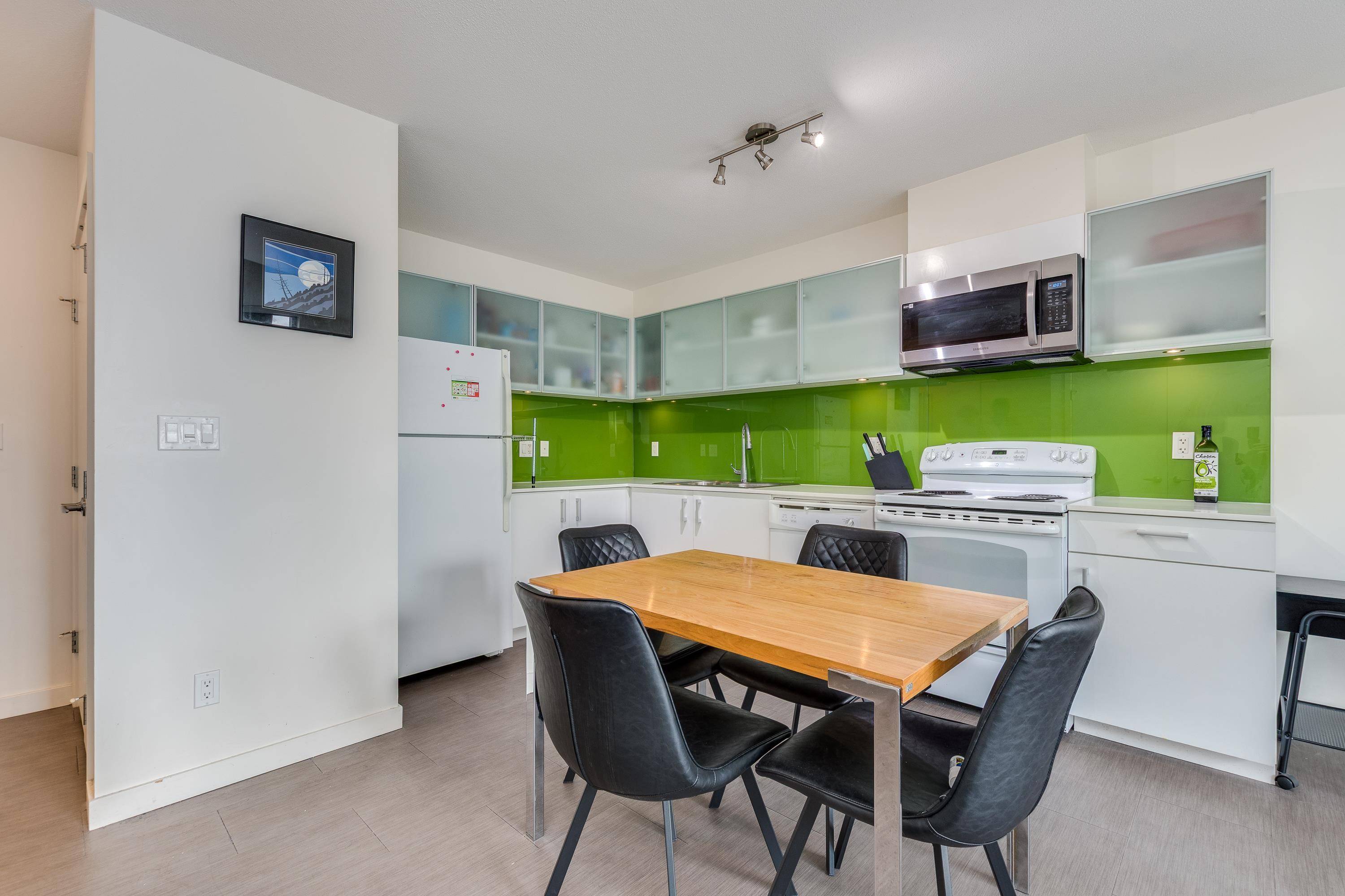 Vancouver, BC V6B 0L2,66 W Cordova ST #608