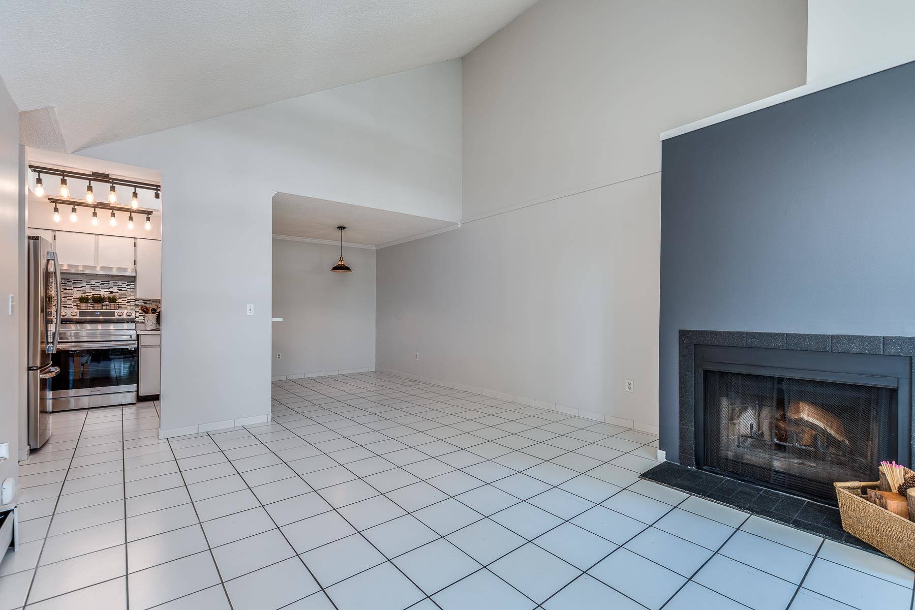 Coquitlam, BC V3J 7R8,932 Robinson ST #302