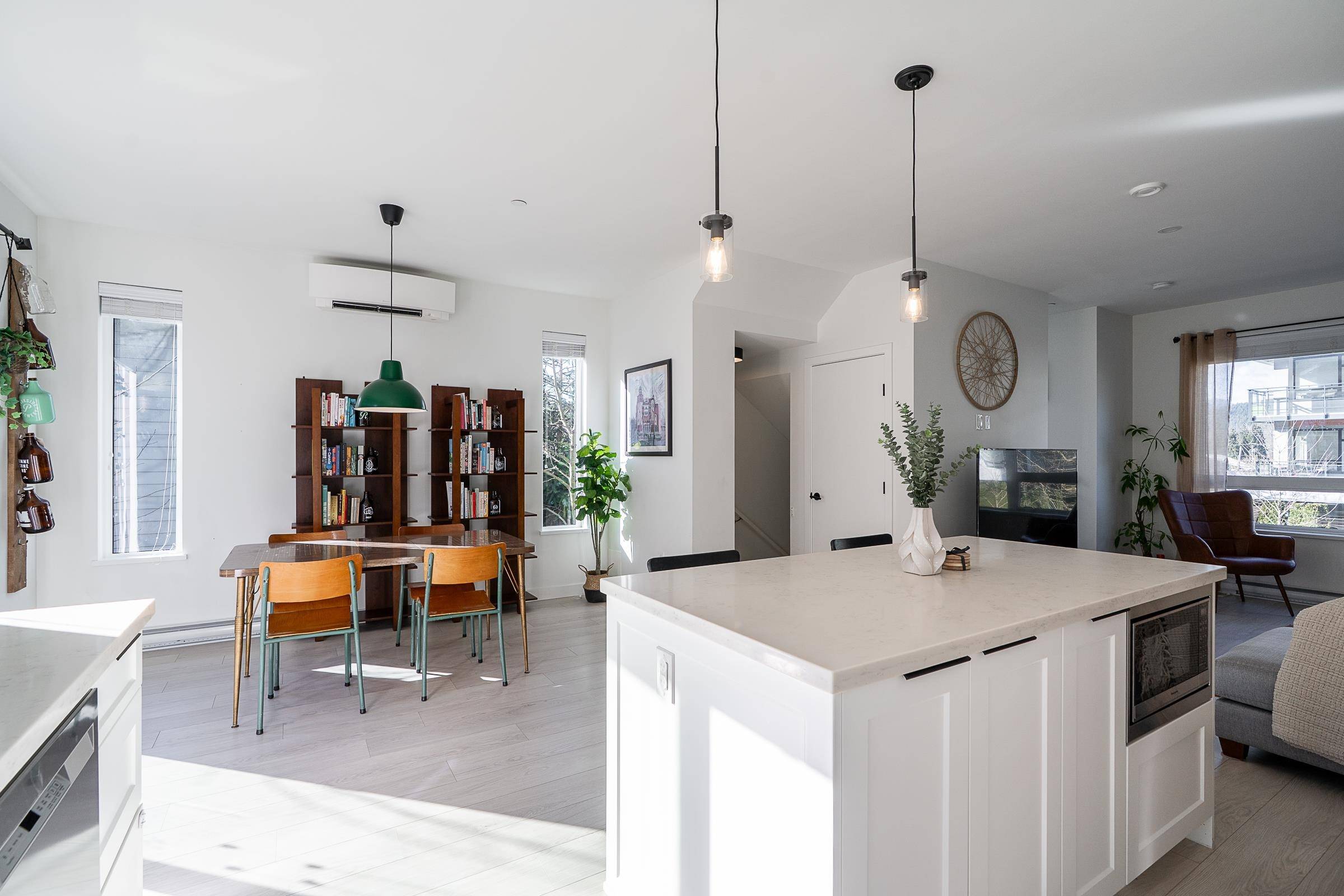 Port Moody, BC V3H 0K3,3021 St George ST #101