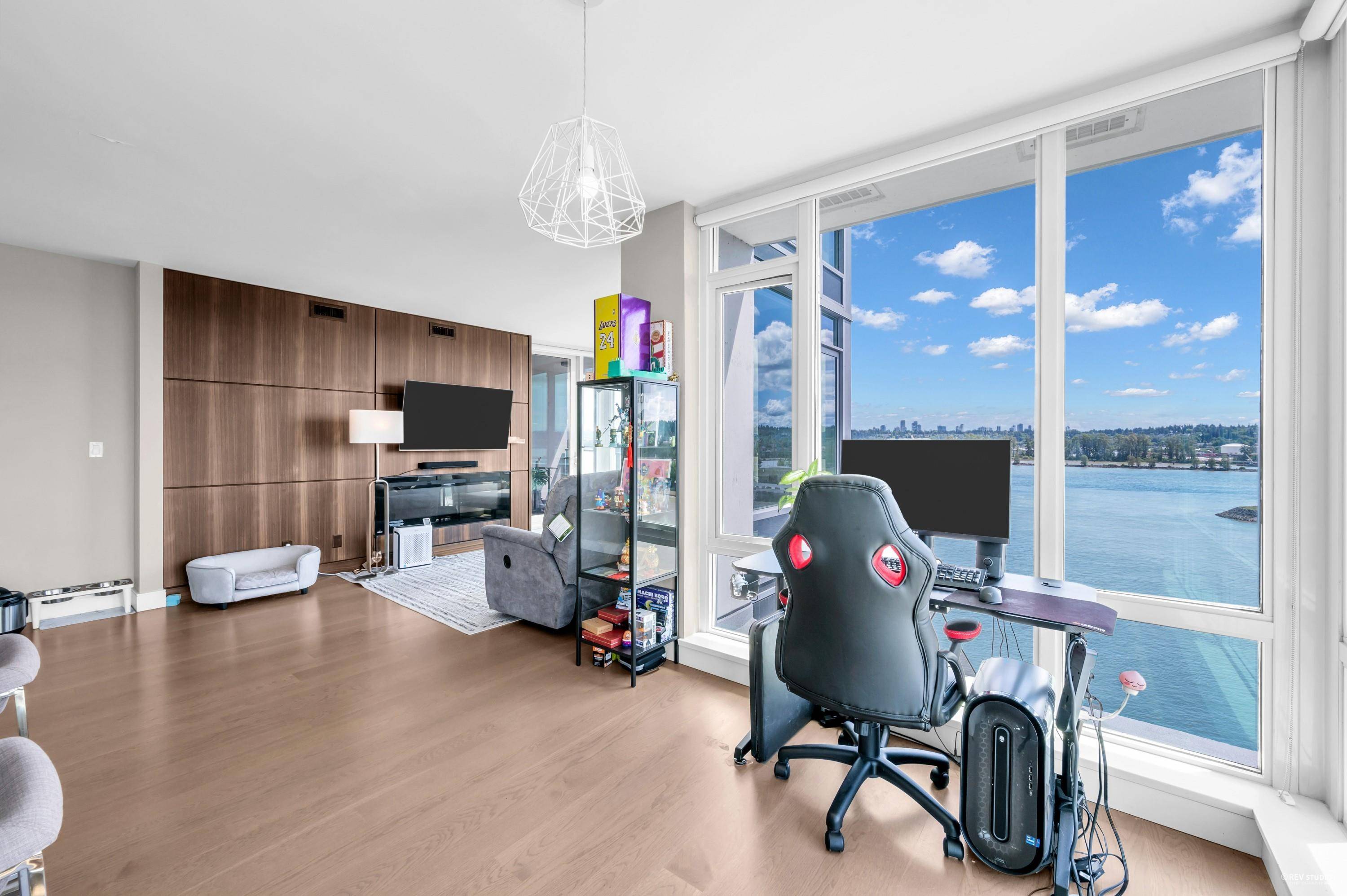 New Westminster, BC V3M 0J9,210 Salter ST #808