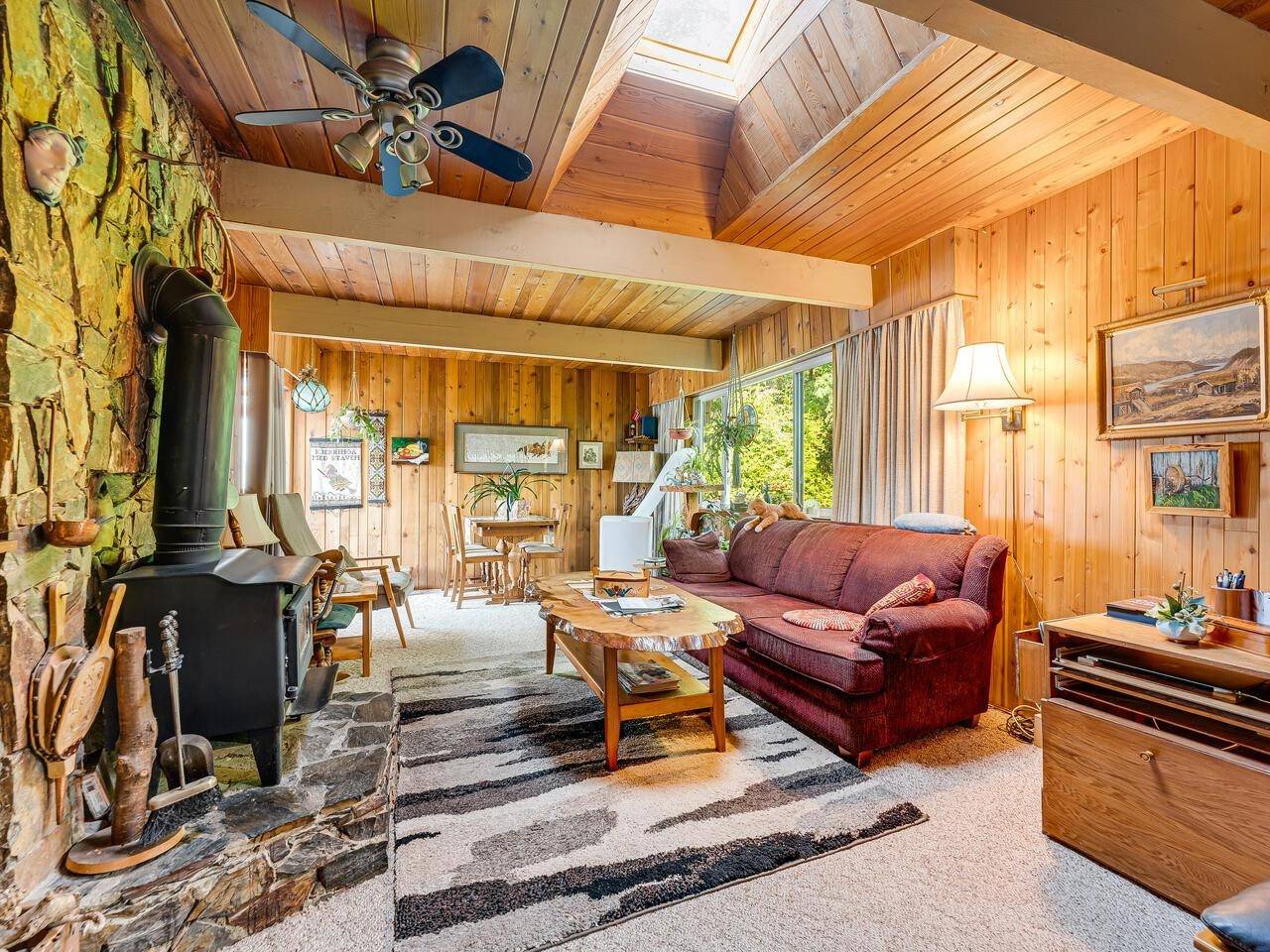 North Vancouver, BC V1J 1Y7,1689 Peters RD