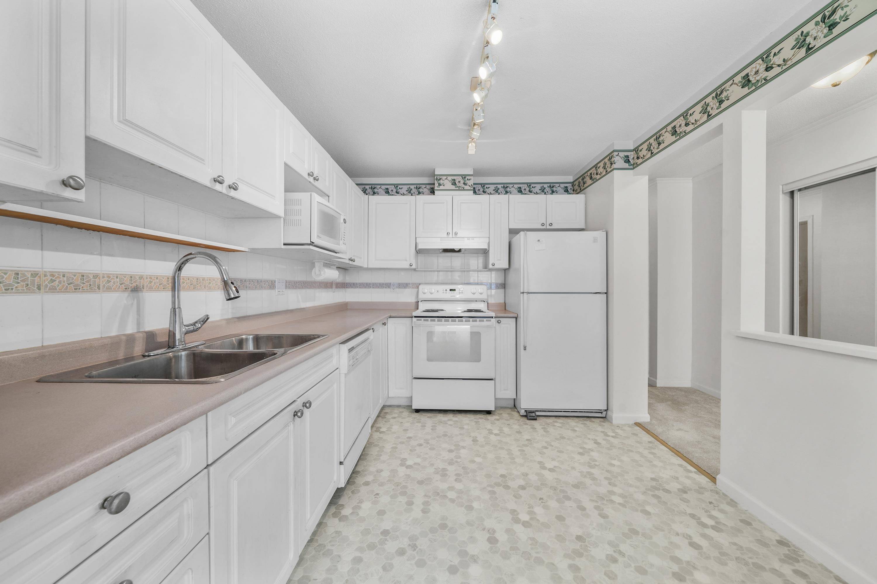 Port Coquitlam, BC V3C 6L7,2678 Dixon ST #301