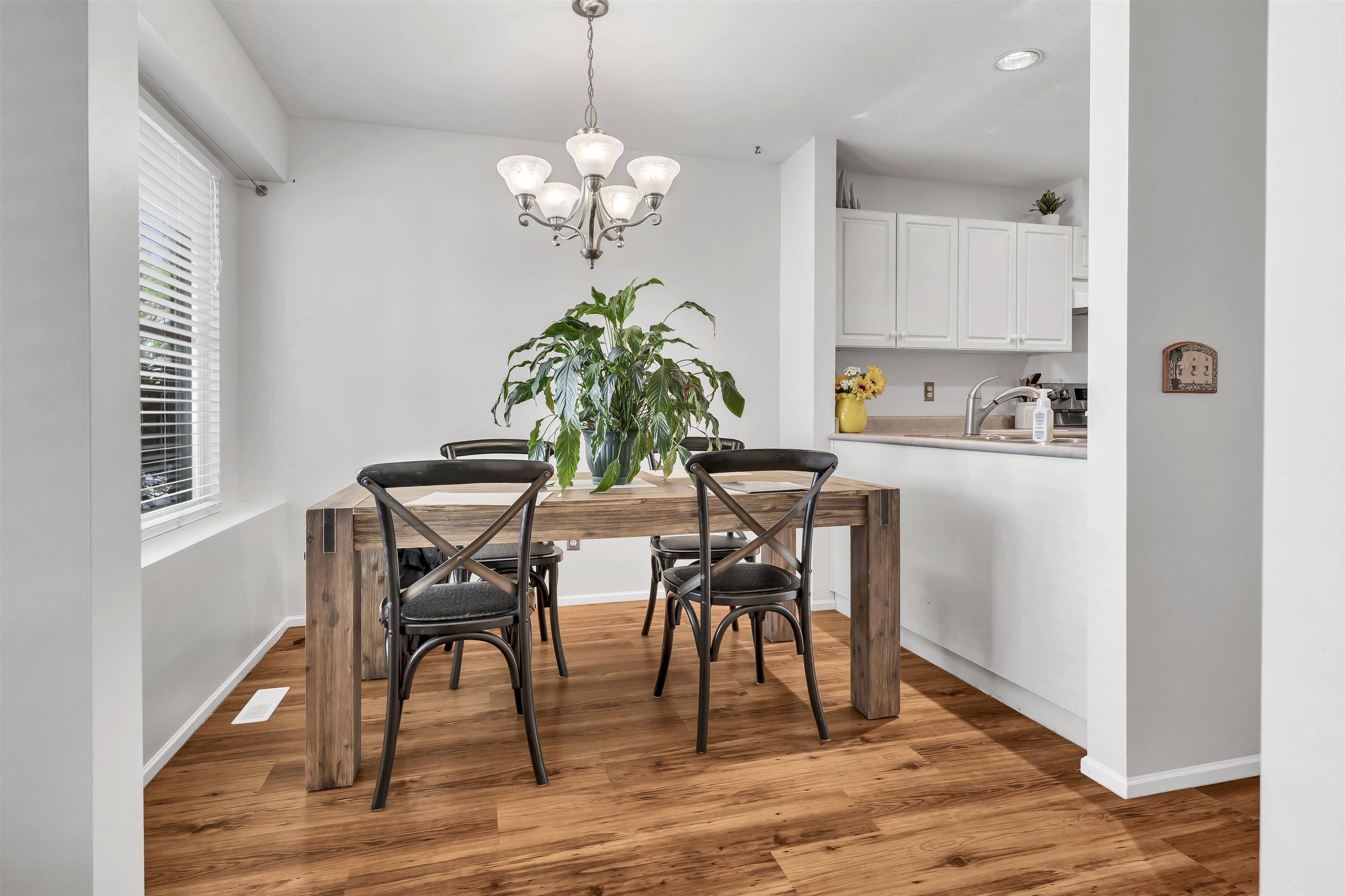 Maple Ridge, BC V2X 6S9,11870 232 ST #5