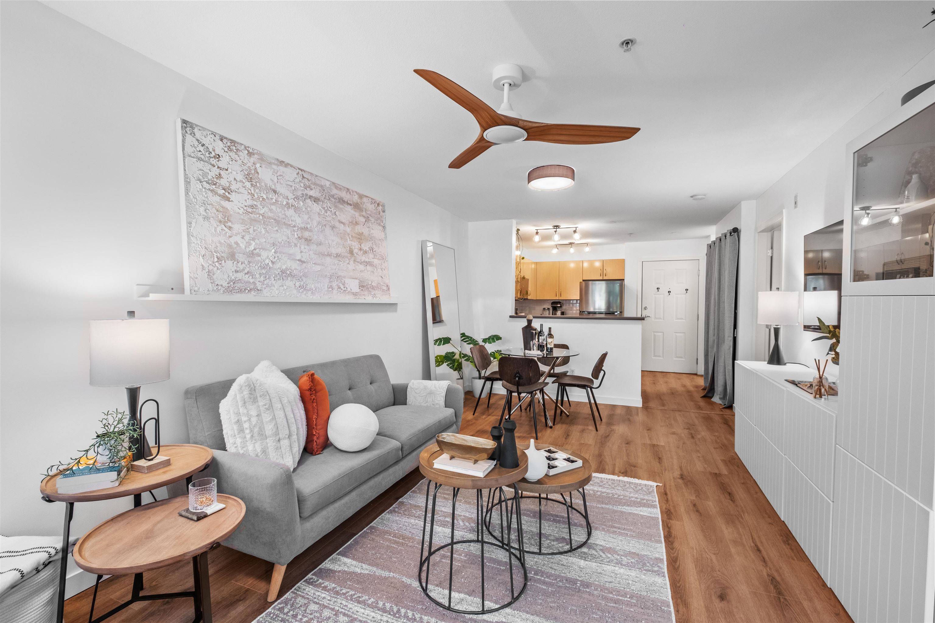 North Vancouver, BC V7M 3G3,305 Lonsdale AVE #305