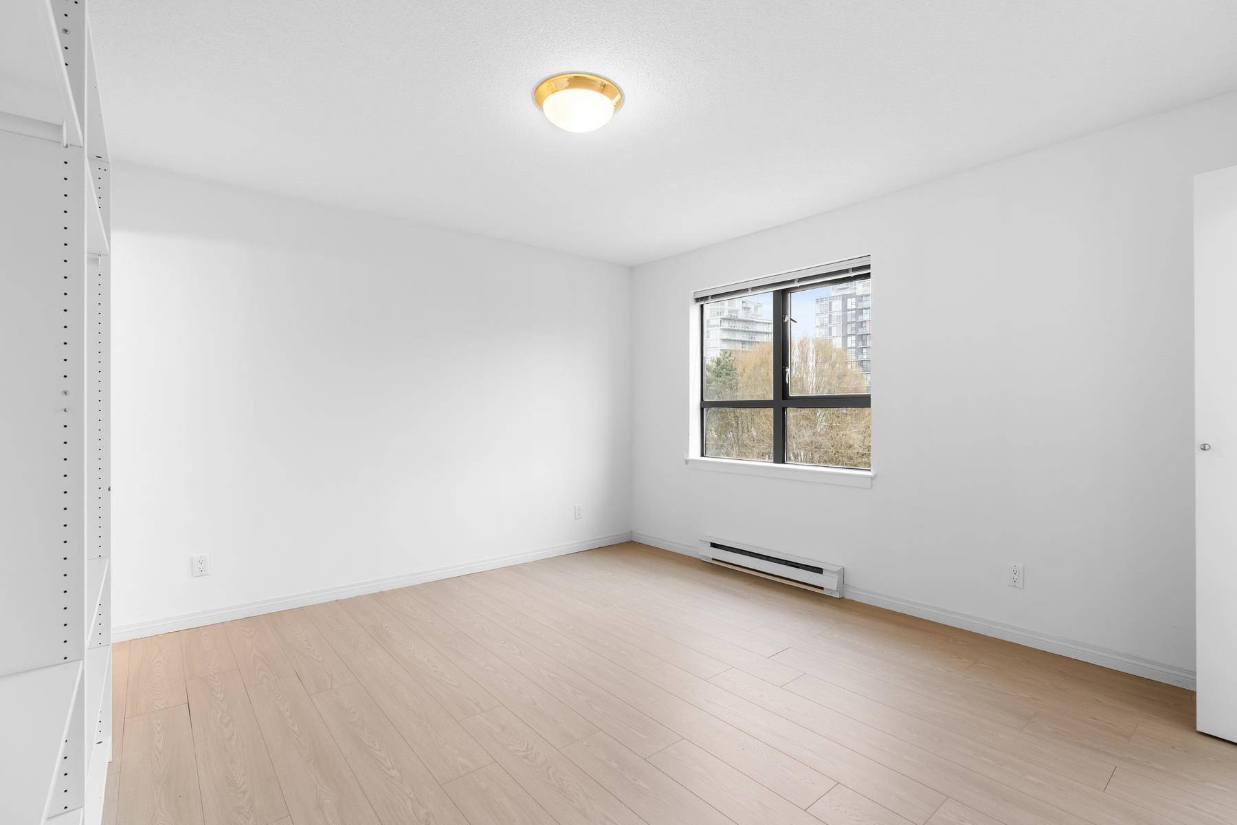 Richmond, BC V6Y 4C5,6611 Cooney RD #603