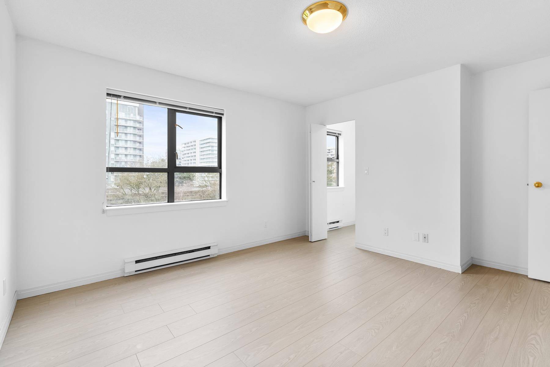 Richmond, BC V6Y 4C5,6611 Cooney RD #603