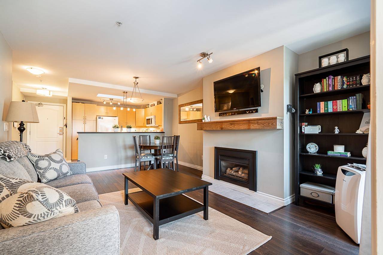 Langley, BC V3A 3W2,20237 54 AVE #401