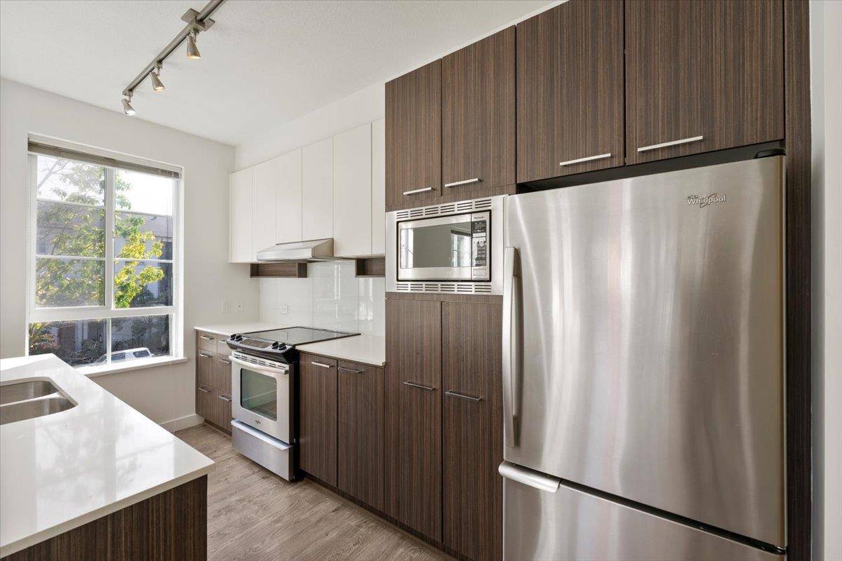 Coquitlam, BC V3J 0B3,545 Foster AVE #215