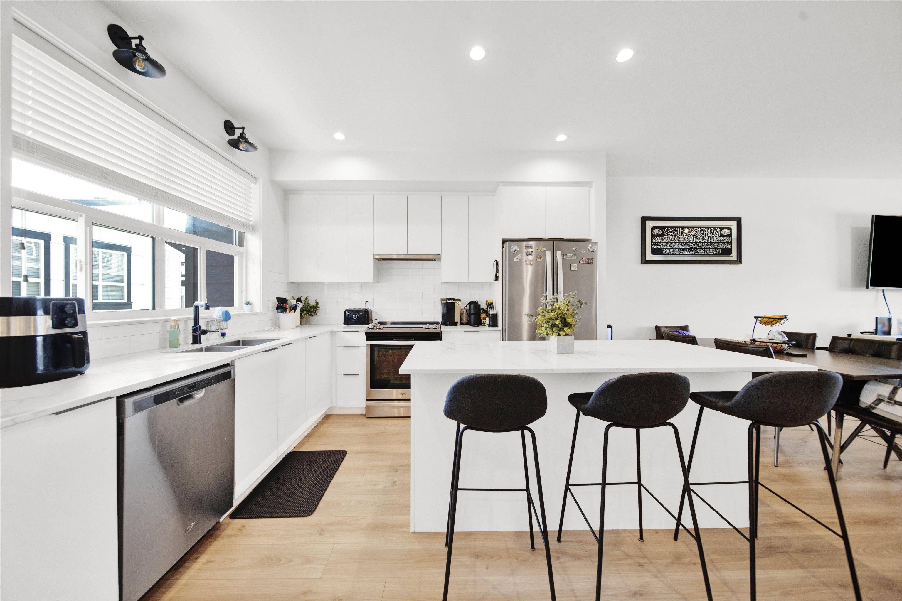 Surrey, BC V4N 6T8,19255 Aloha DR #10