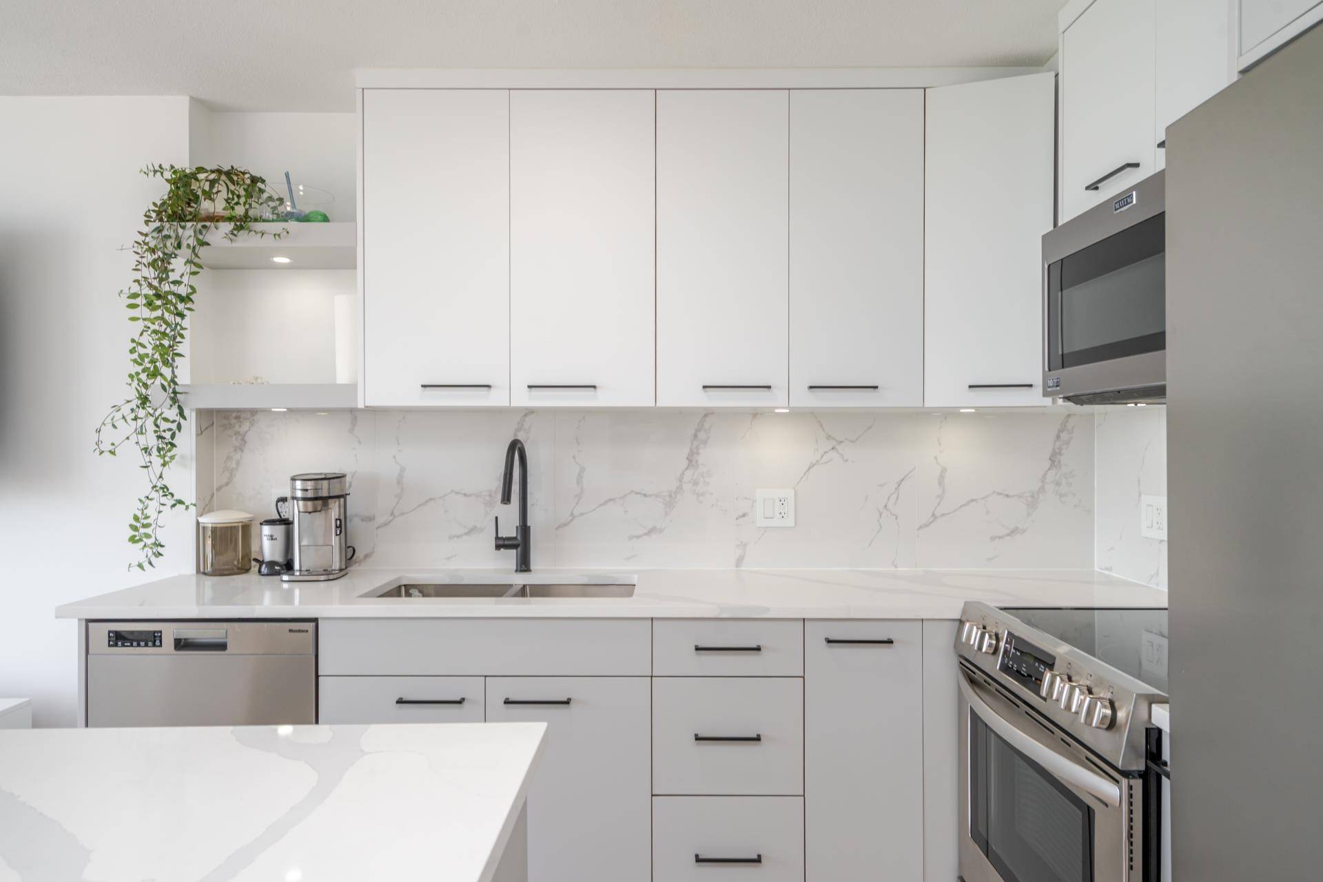 Surrey, BC V3T 0A8,13618 100 AVE #3106