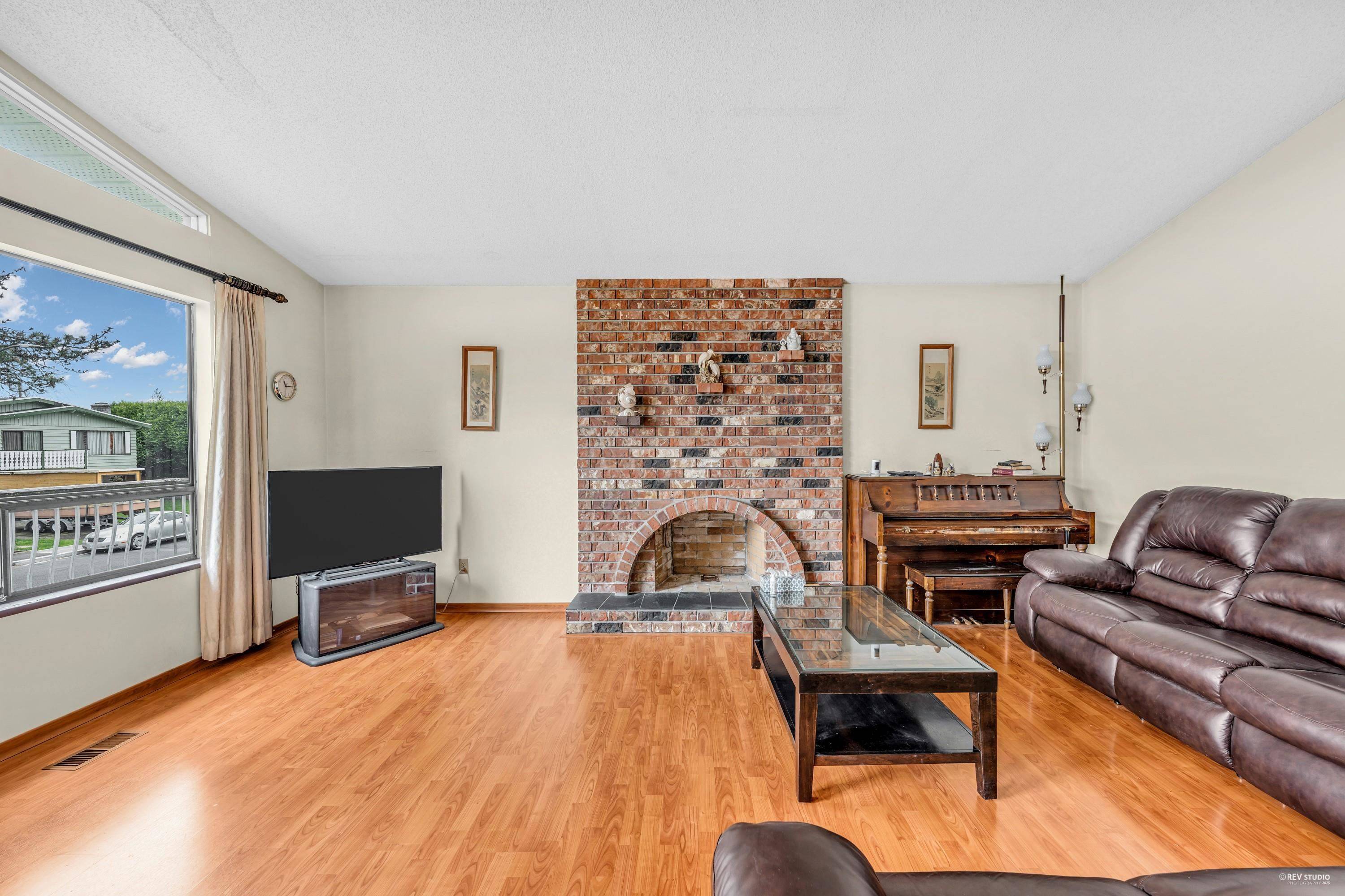 Richmond, BC V7A 3C6,10671 Anahim DR