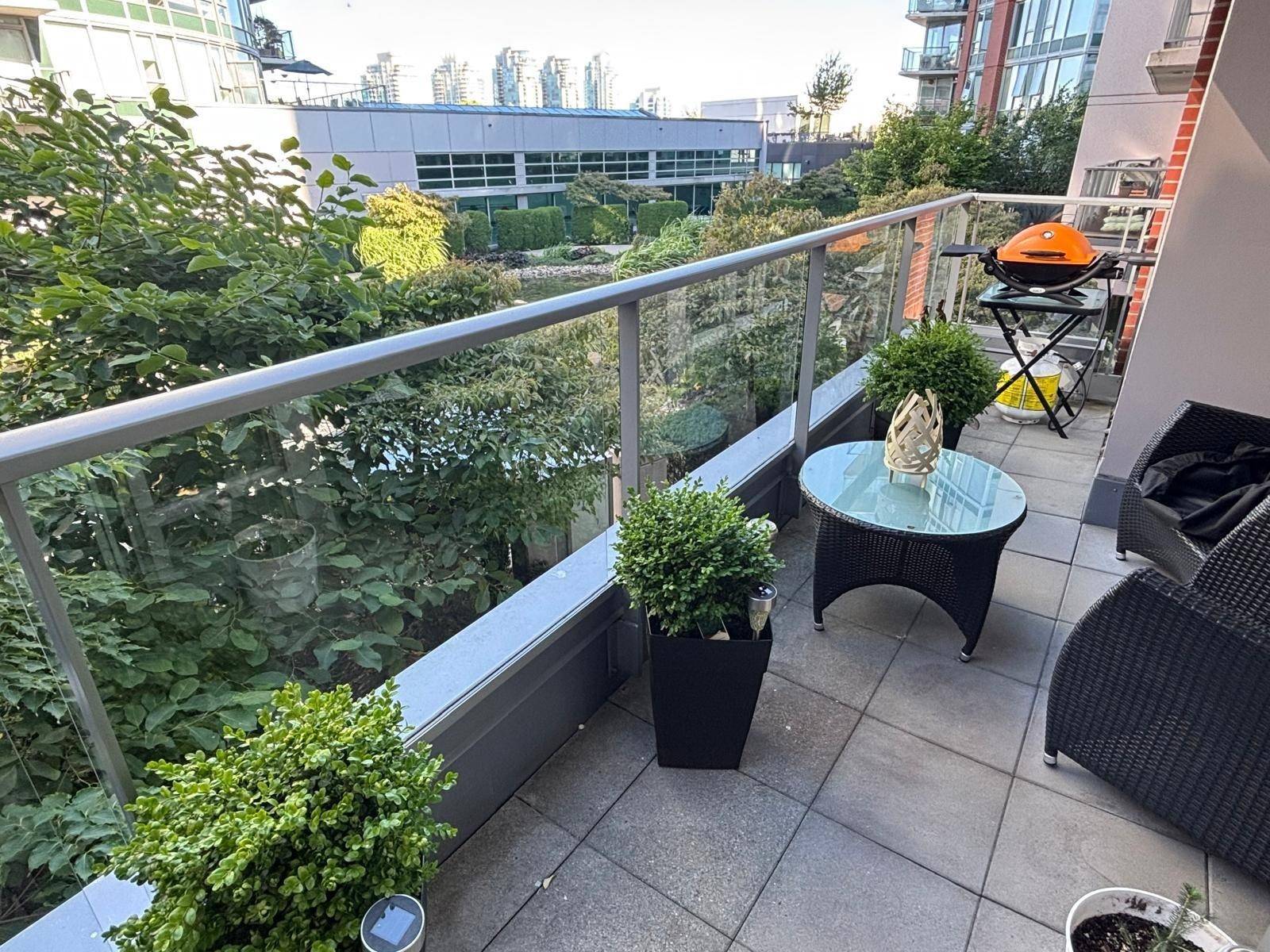 Vancouver, BC V6B 0C1,618 Abbott ST #501