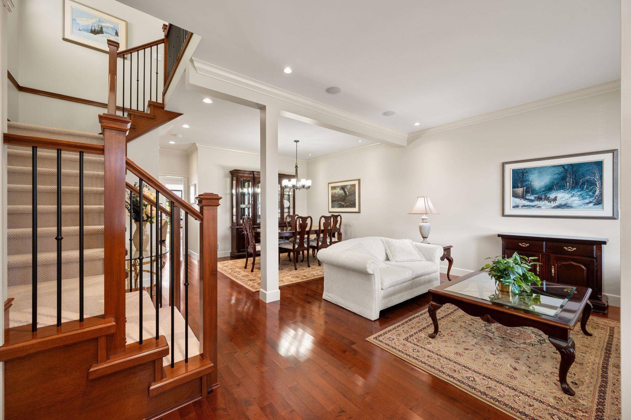 North Vancouver, BC V7L 2J9,336 E 12th ST