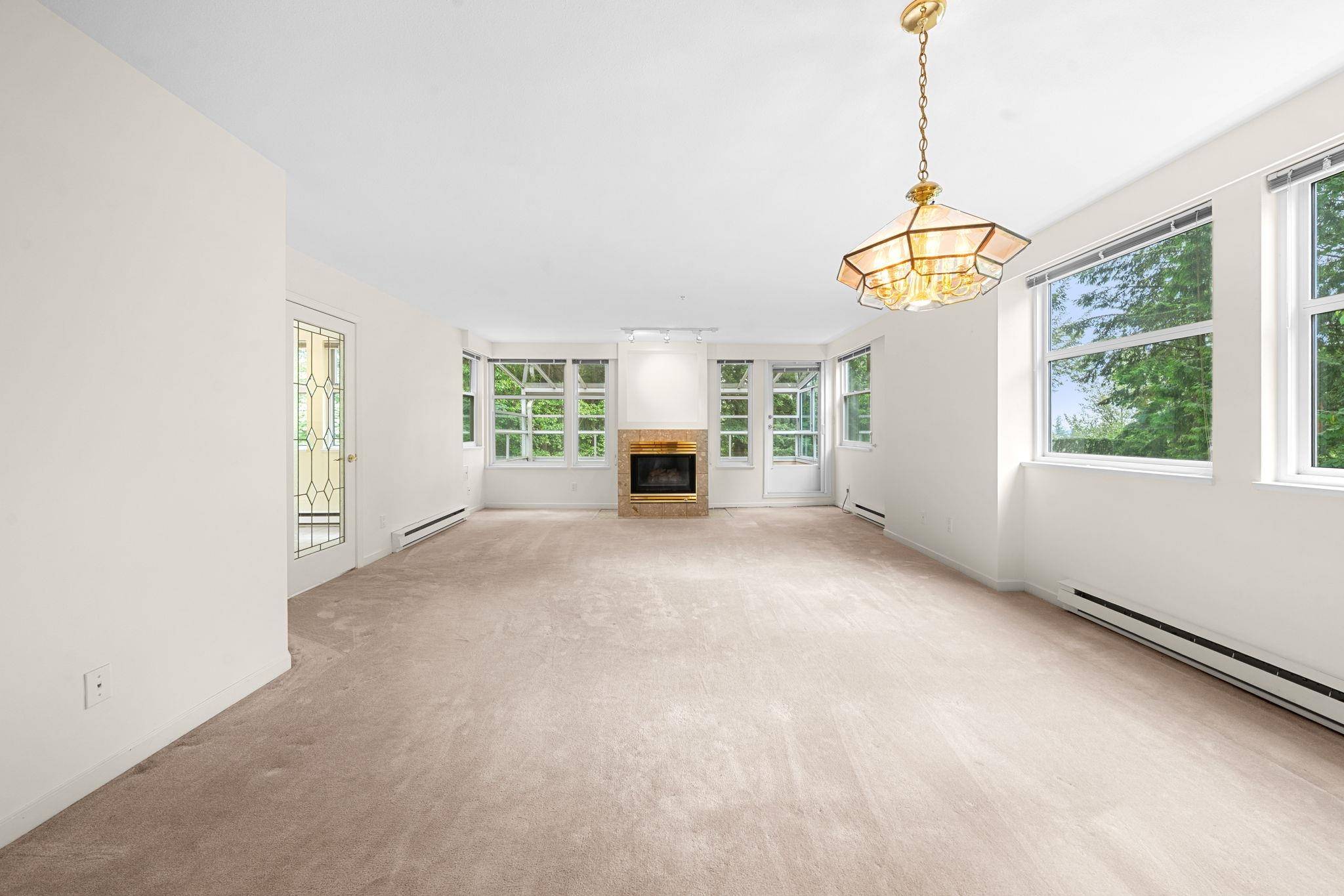 North Vancouver, BC V7P 2L2,2425 Edgemont BLVD #13