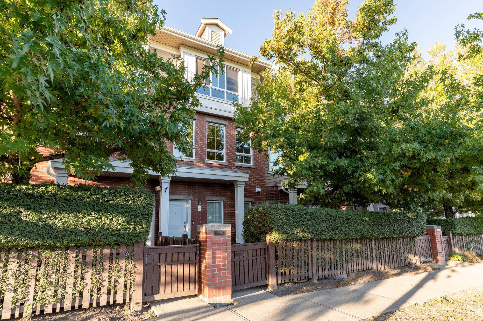 Surrey, BC V4N 6K3,19505 68a AVE #4