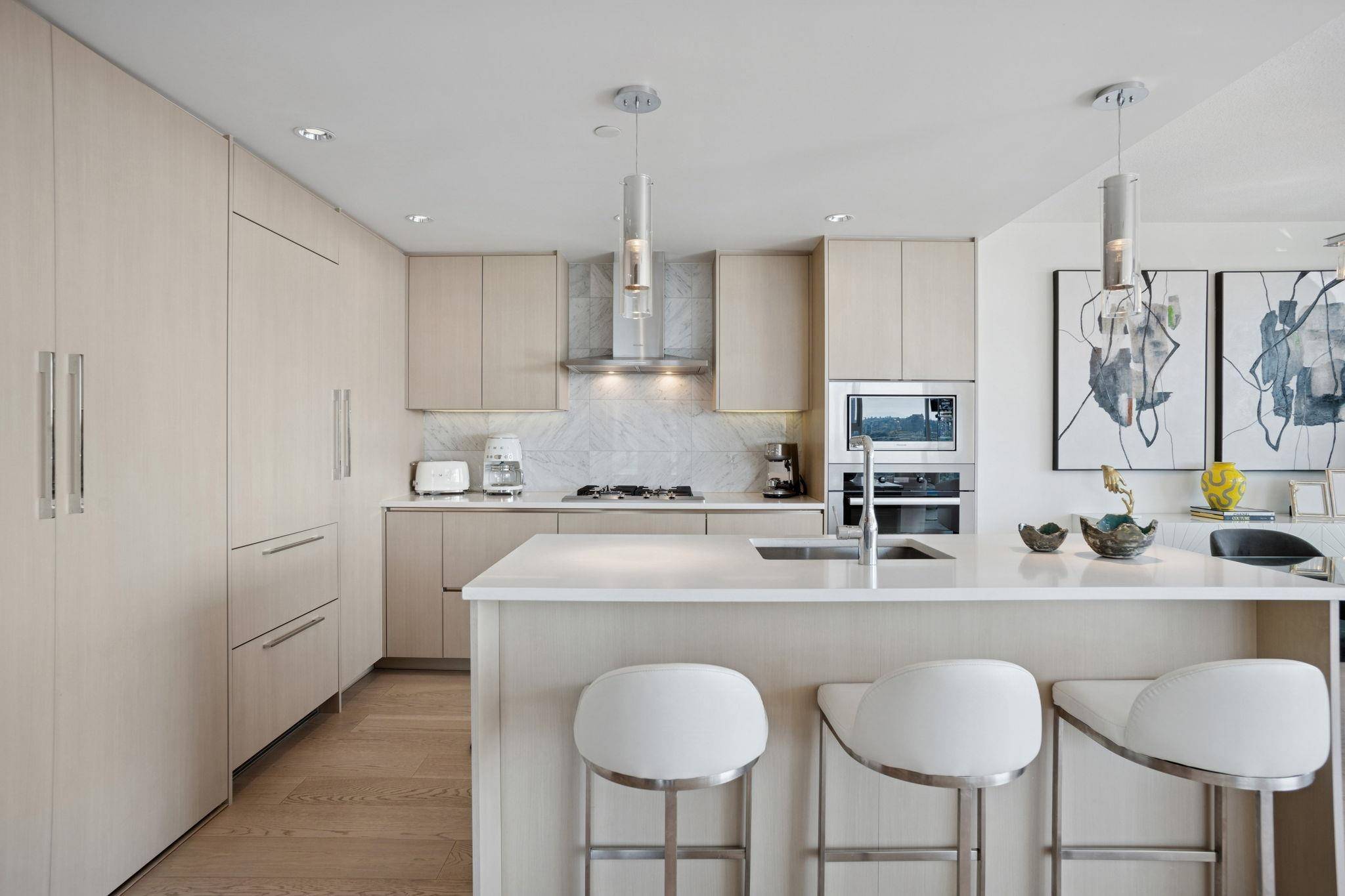 Vancouver, BC V6Z 0E7,89 Nelson ST #2618