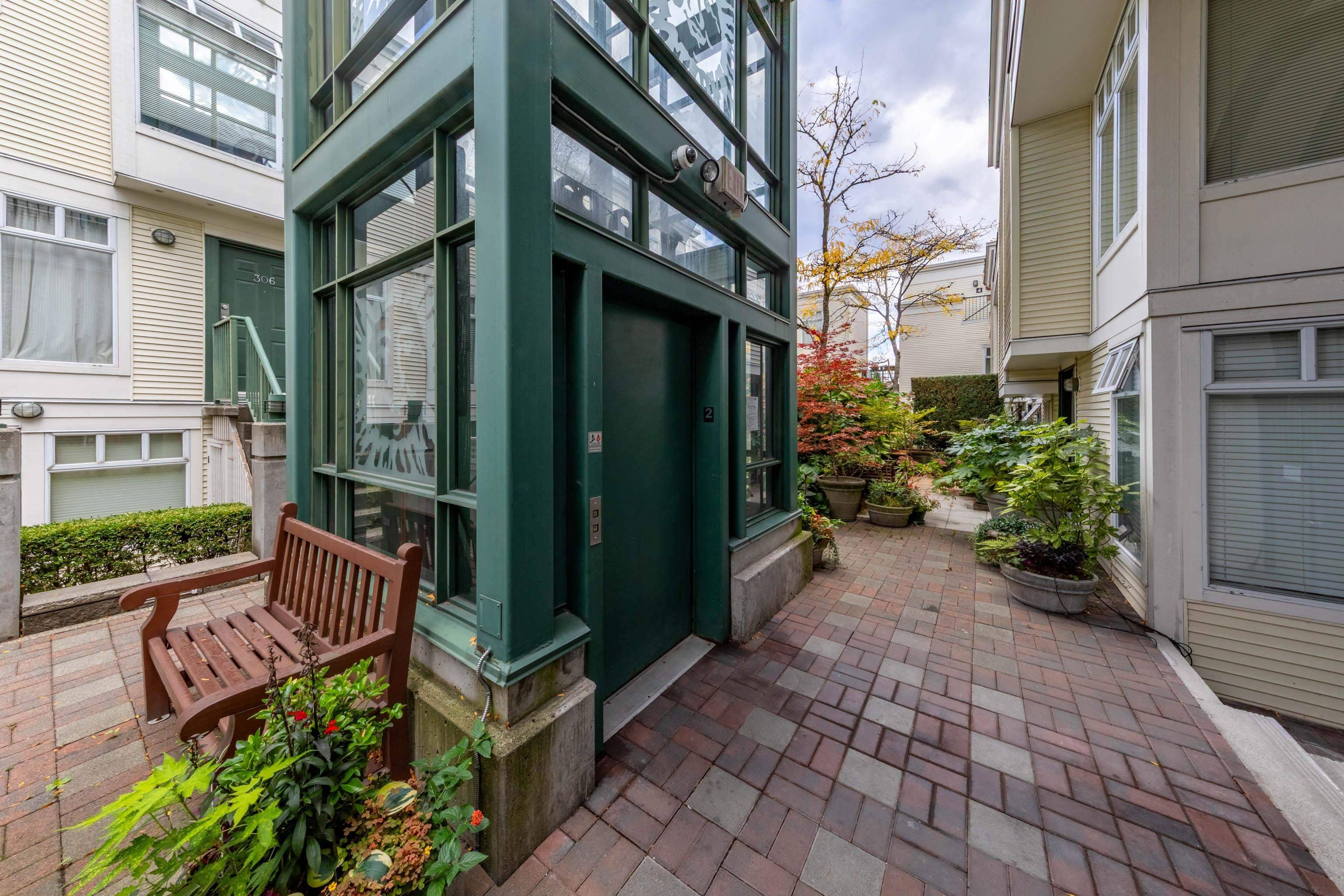 Vancouver, BC V6R 2G5,3727 W 10th AVE #215