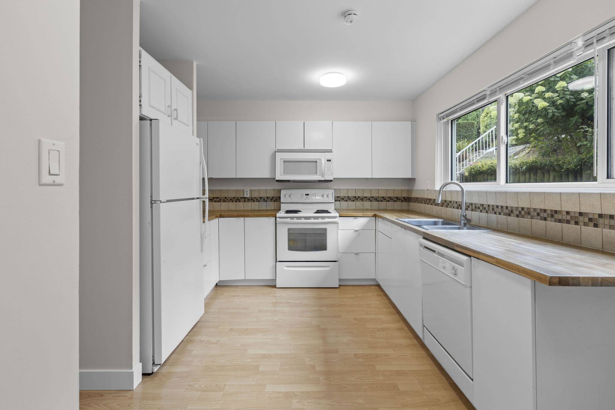 Port Moody, BC V3H 1M5,1035 Cecile DR