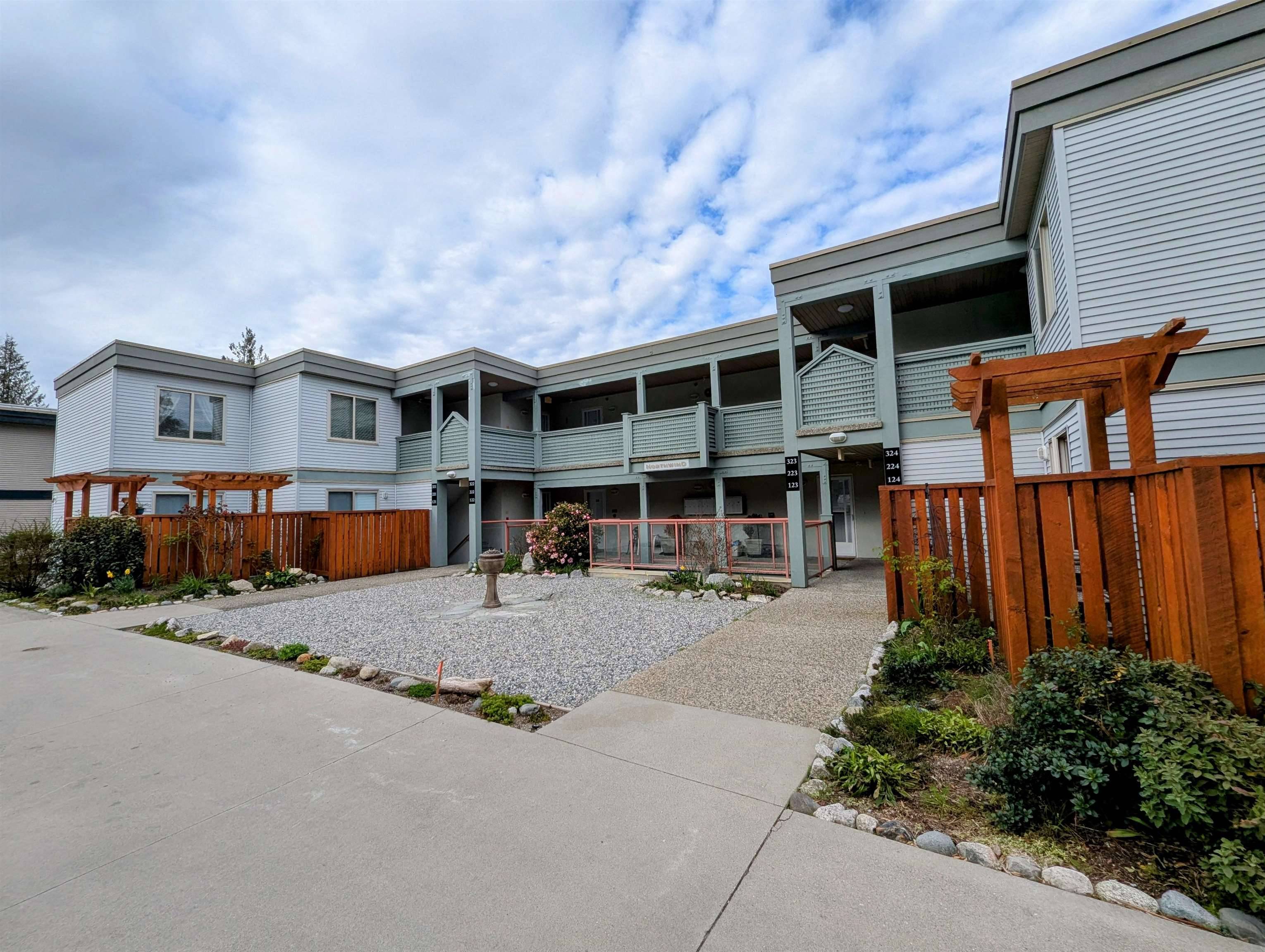 Sechelt, BC V7Z 0K5,5780 Trail AVE #322