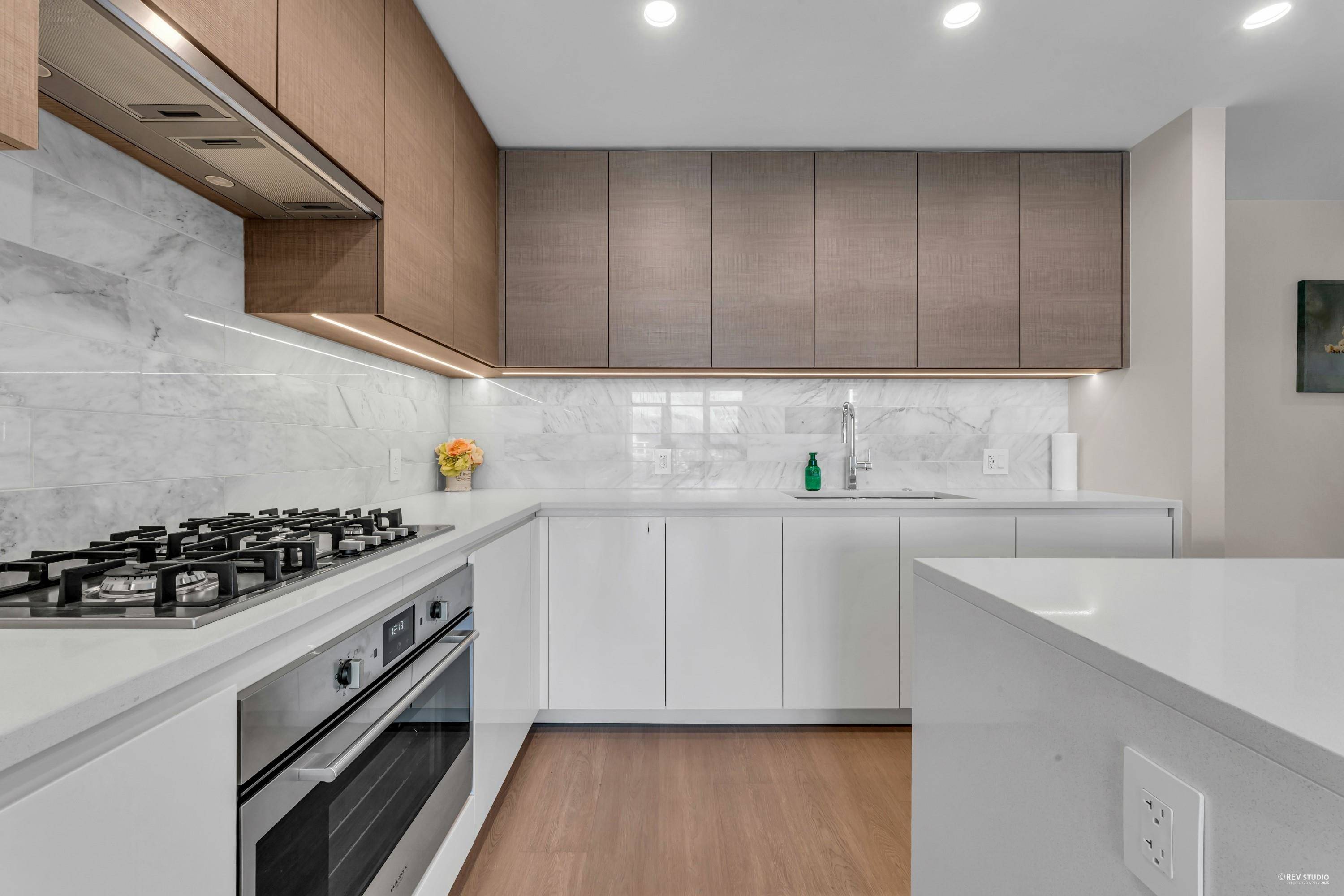 Burnaby, BC V5C 0N9,4168 Lougheed HWY #3506