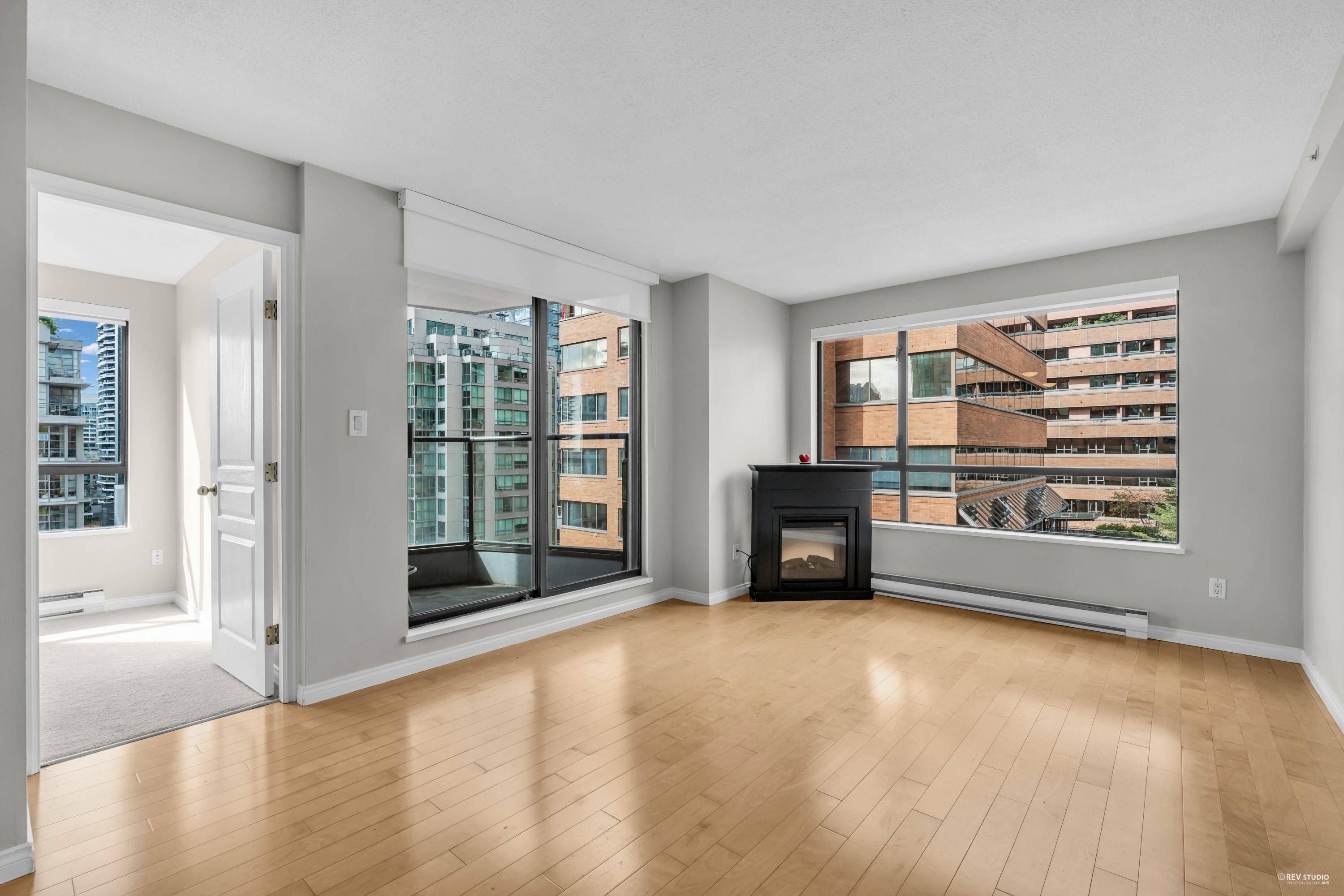 Vancouver, BC V6Z 2X4,1189 Howe ST #1608