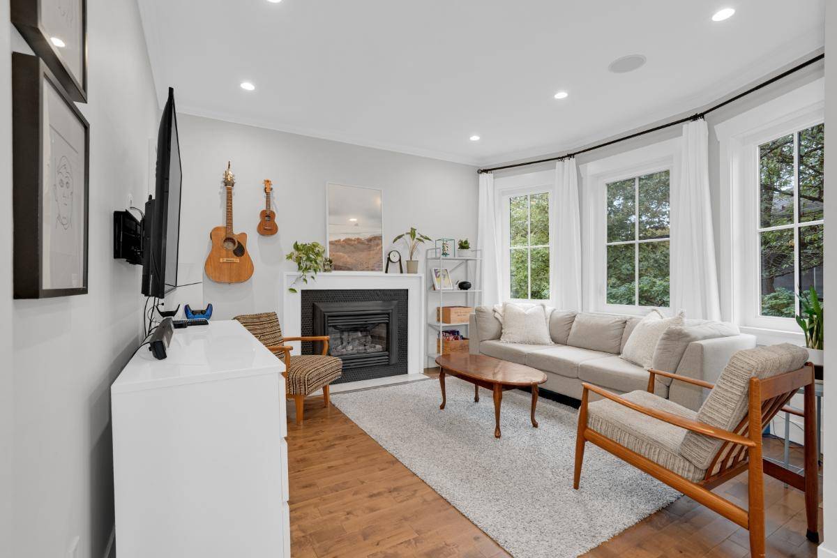 Vancouver, BC V5T 2N1,614 E 14th AVE