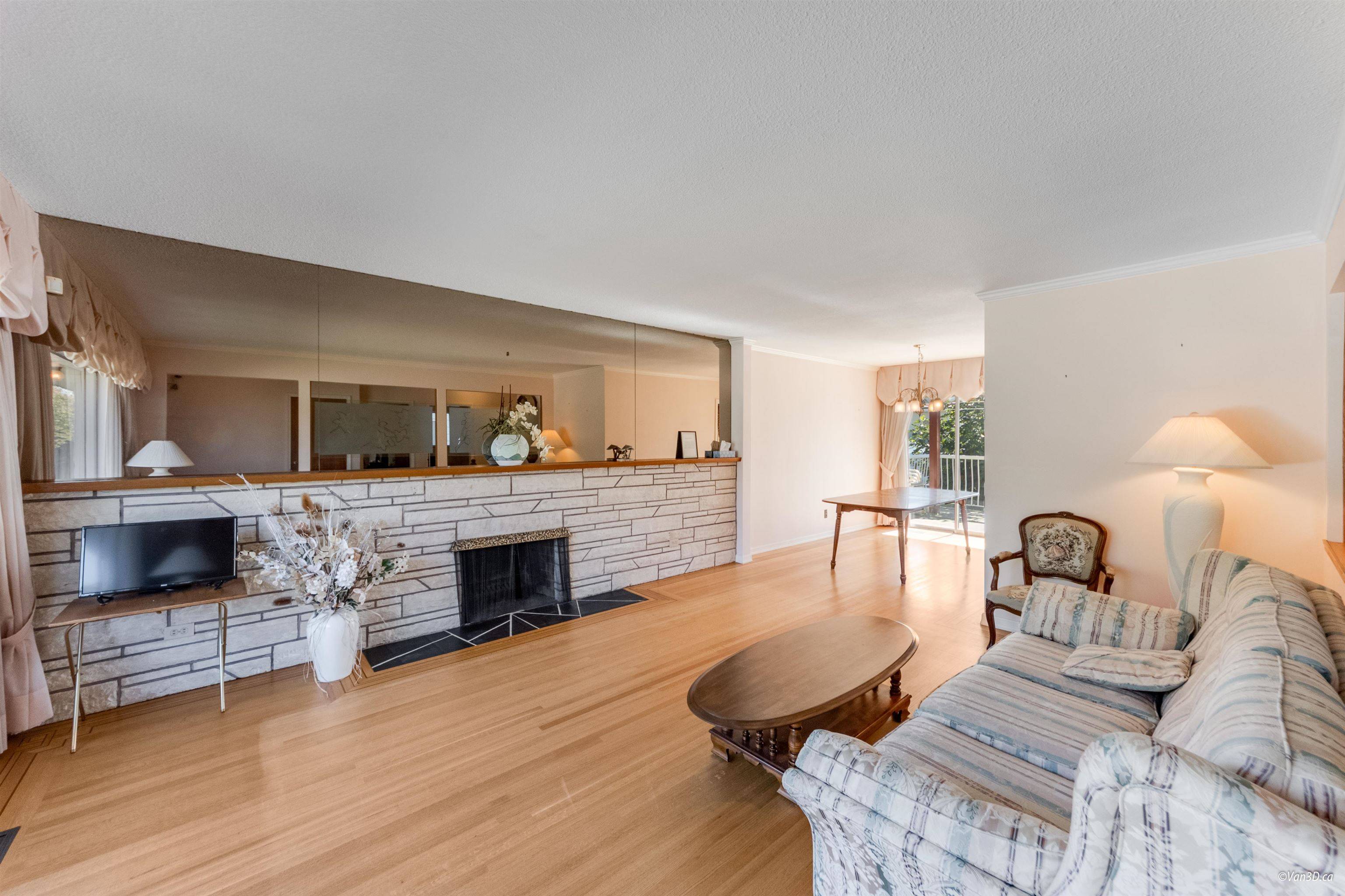 Vancouver, BC V5S 1K1,2716 E 49th AVE