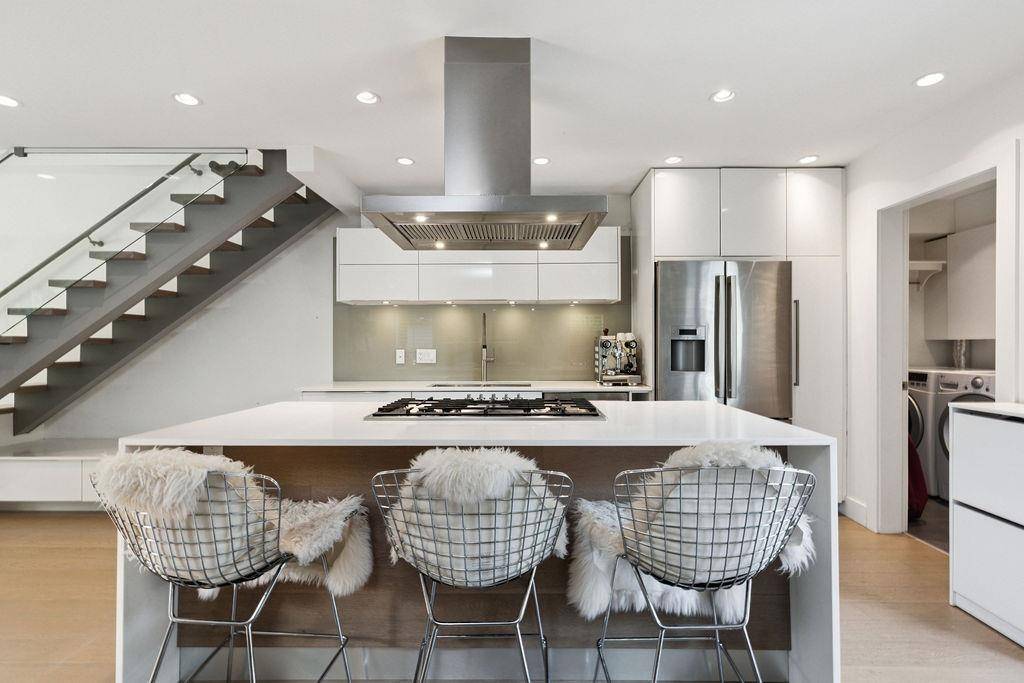 North Vancouver, BC V7H 1Z7,2108 Berkley AVE