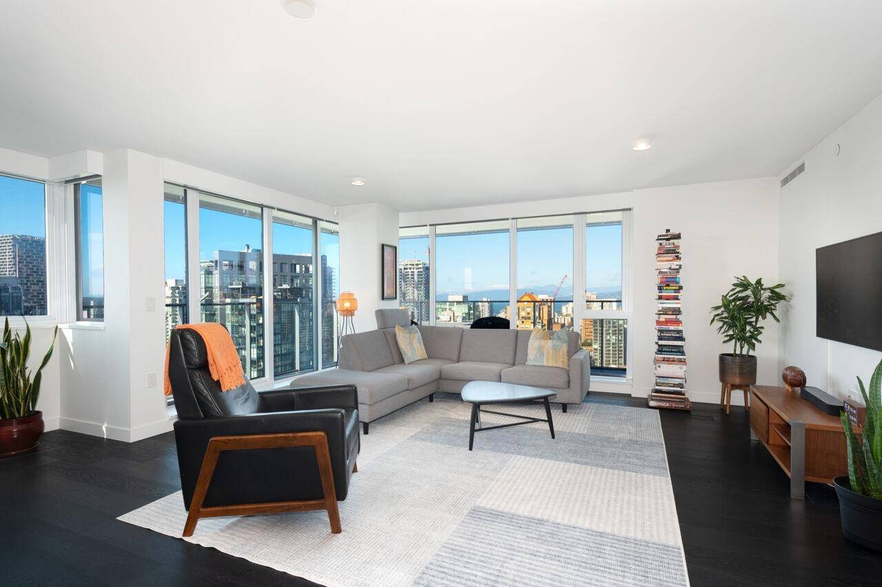 Vancouver, BC V6B 0S3,1111 Richards ST #3206