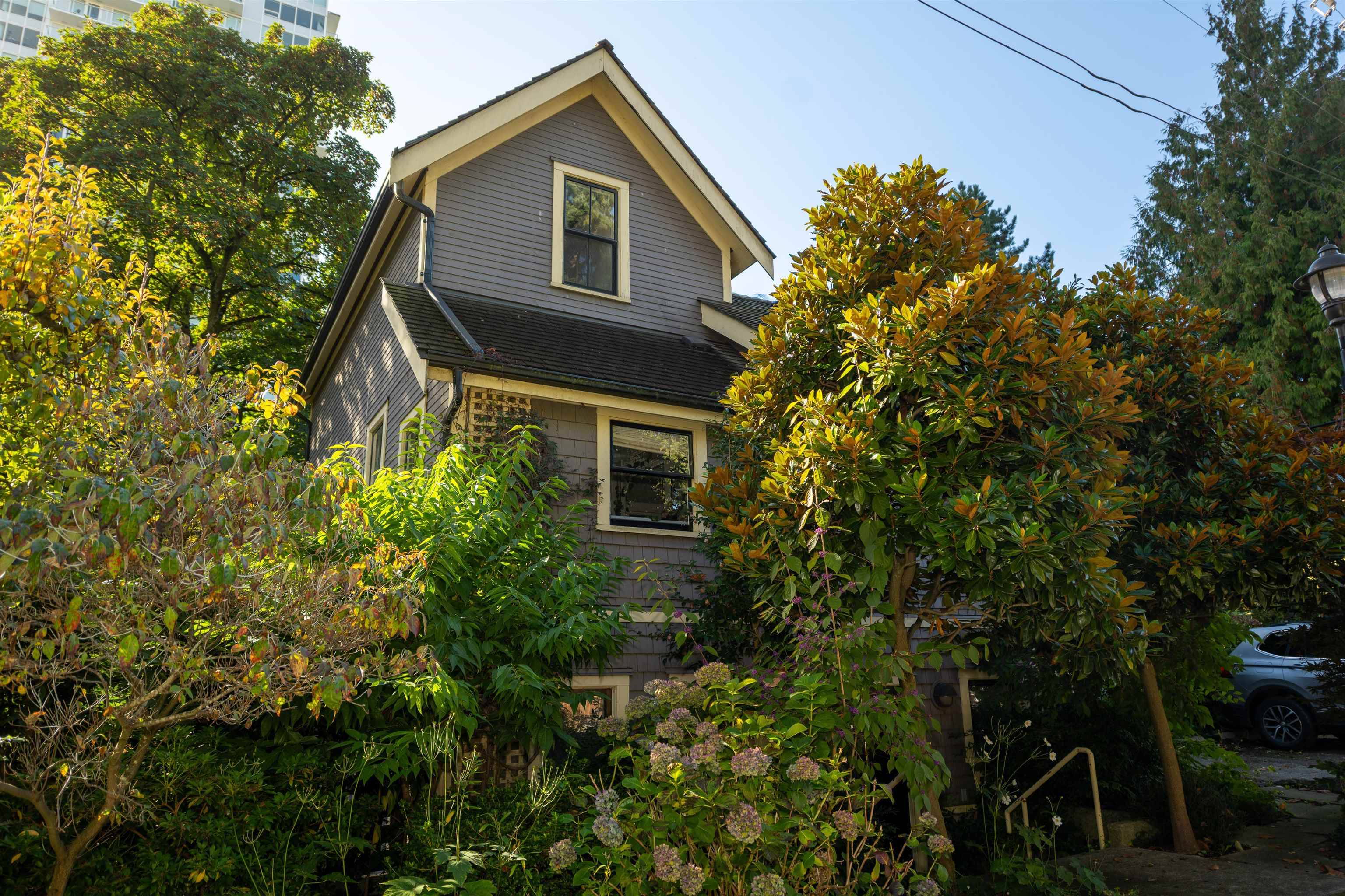 Vancouver, BC V6E 1L3,1119 Pendrell ST