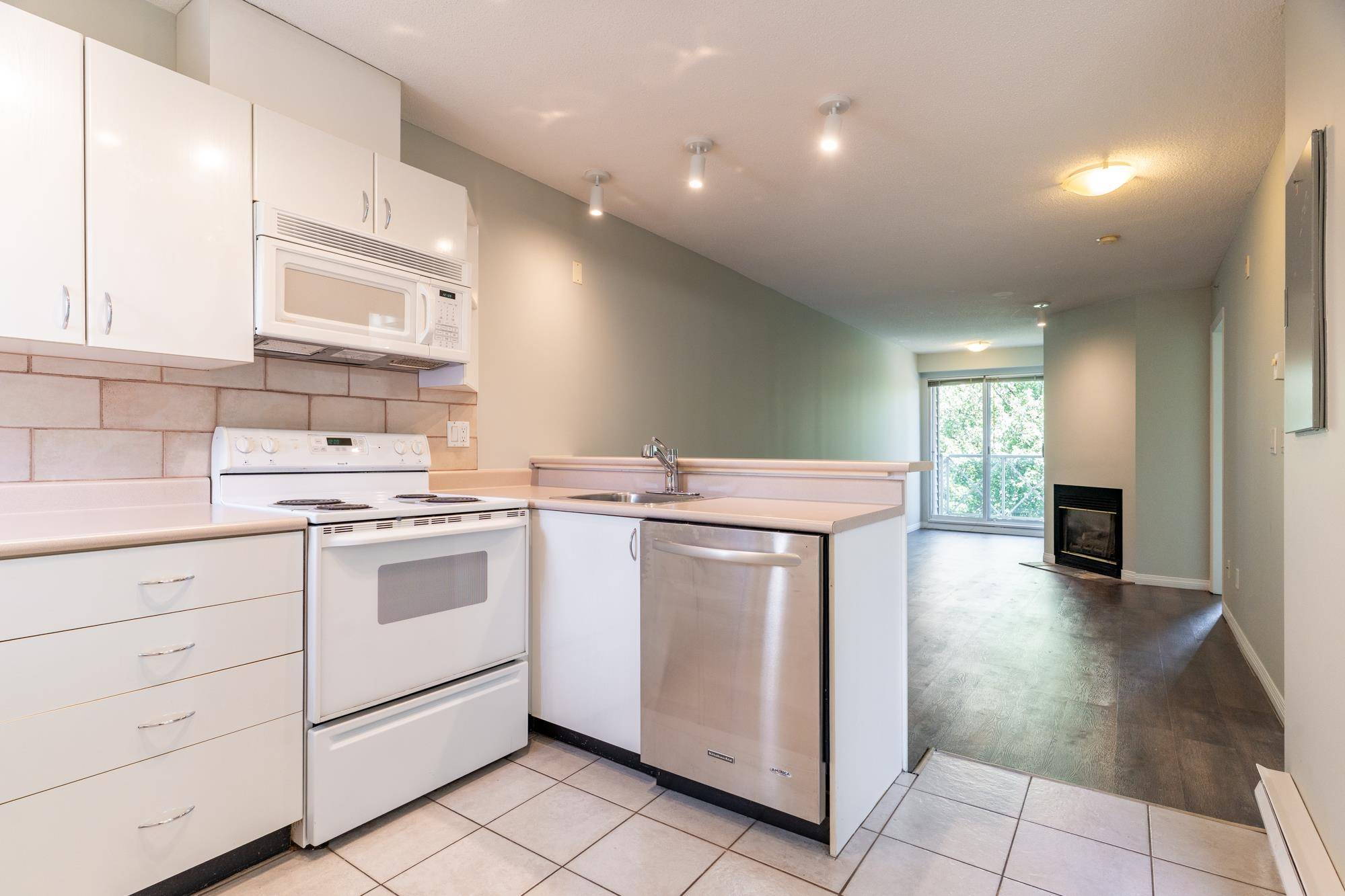 Coquitlam, BC V3K 7A5,528 Rochester AVE #404