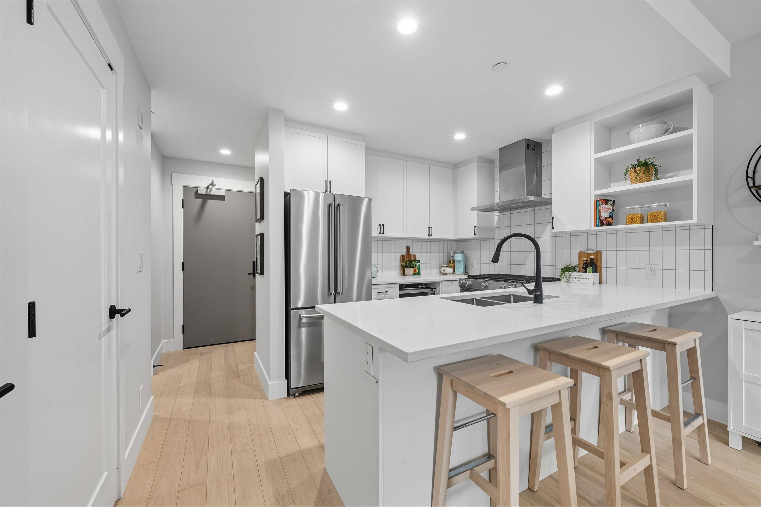 Maple Ridge, BC V2X 4R2,22226 Brown AVE #201