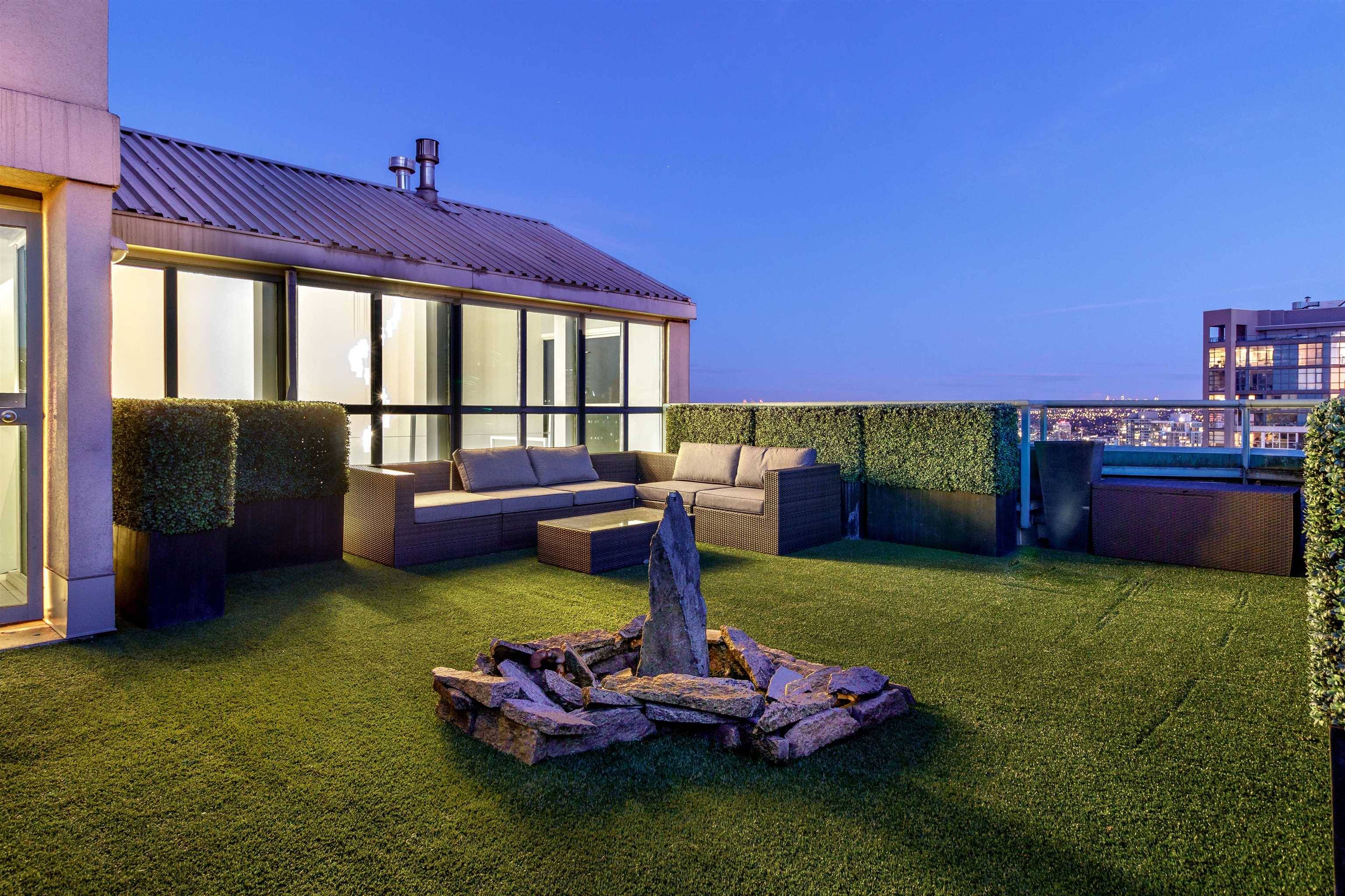 Vancouver, BC V6Z 2S8,1188 Howe ST #2801