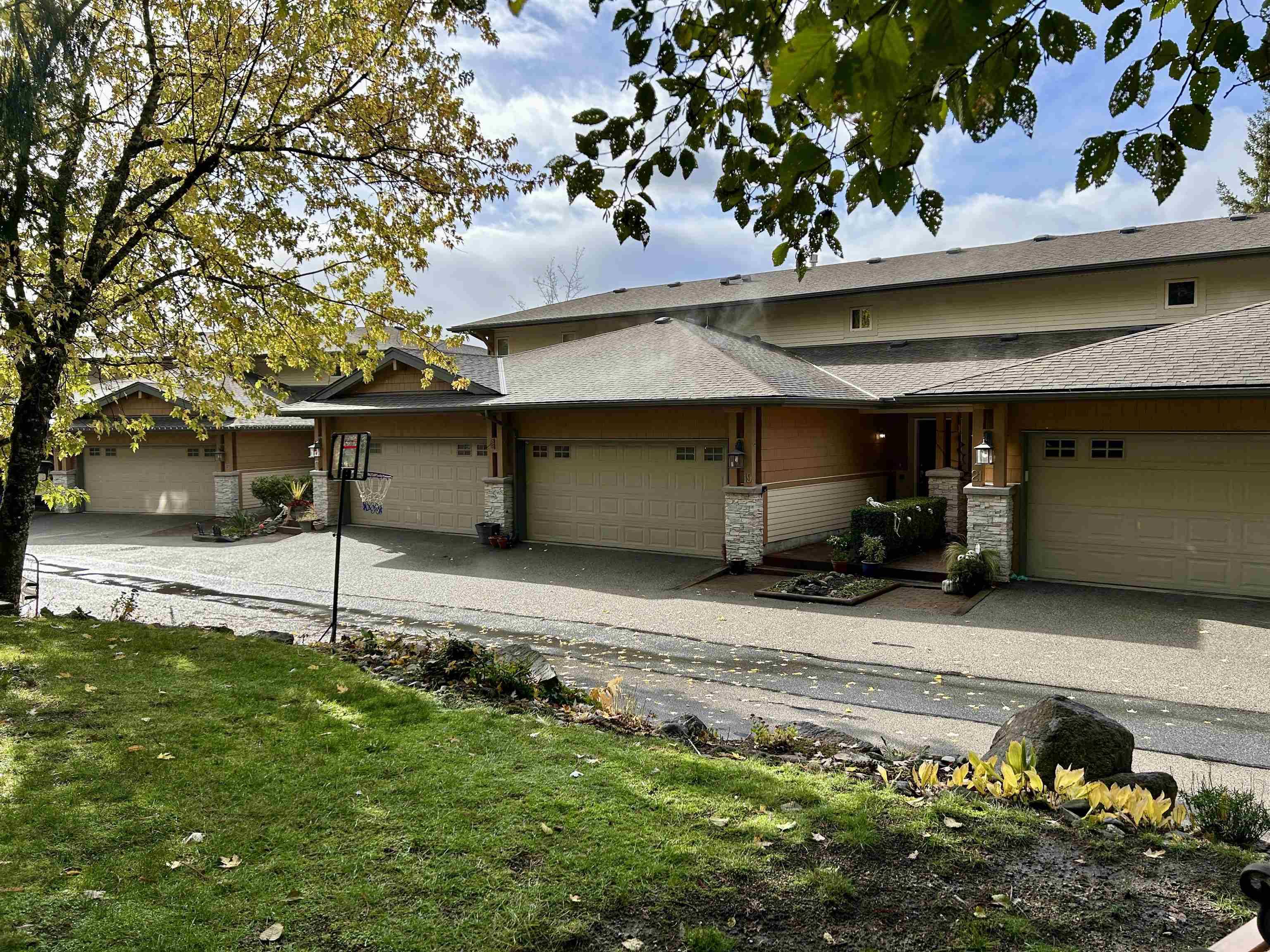 Squamish, BC V8B 0G1,1026 Glacier View DR #19