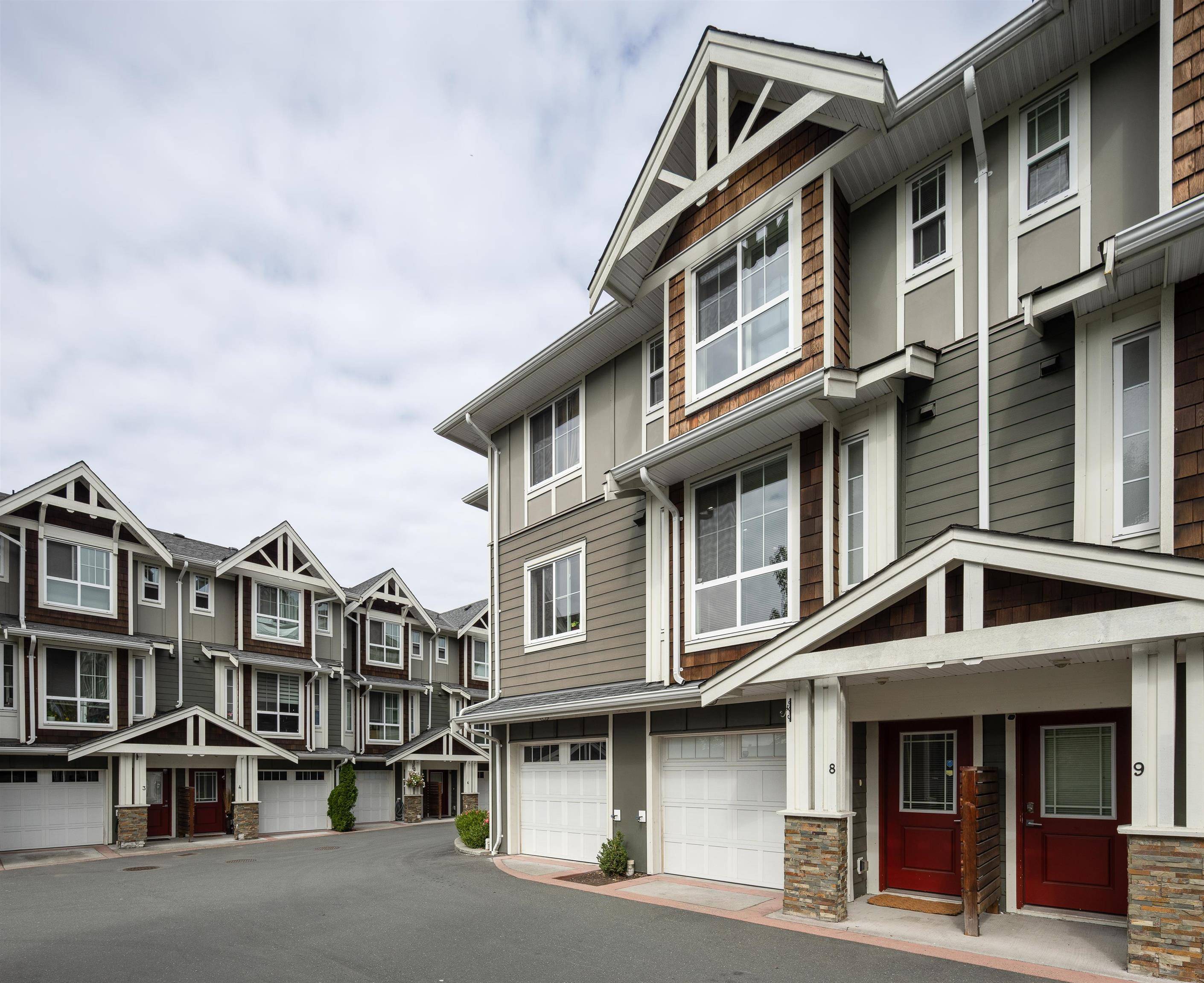 Maple Ridge, BC V2W 1Z9,9989 240a ST #8