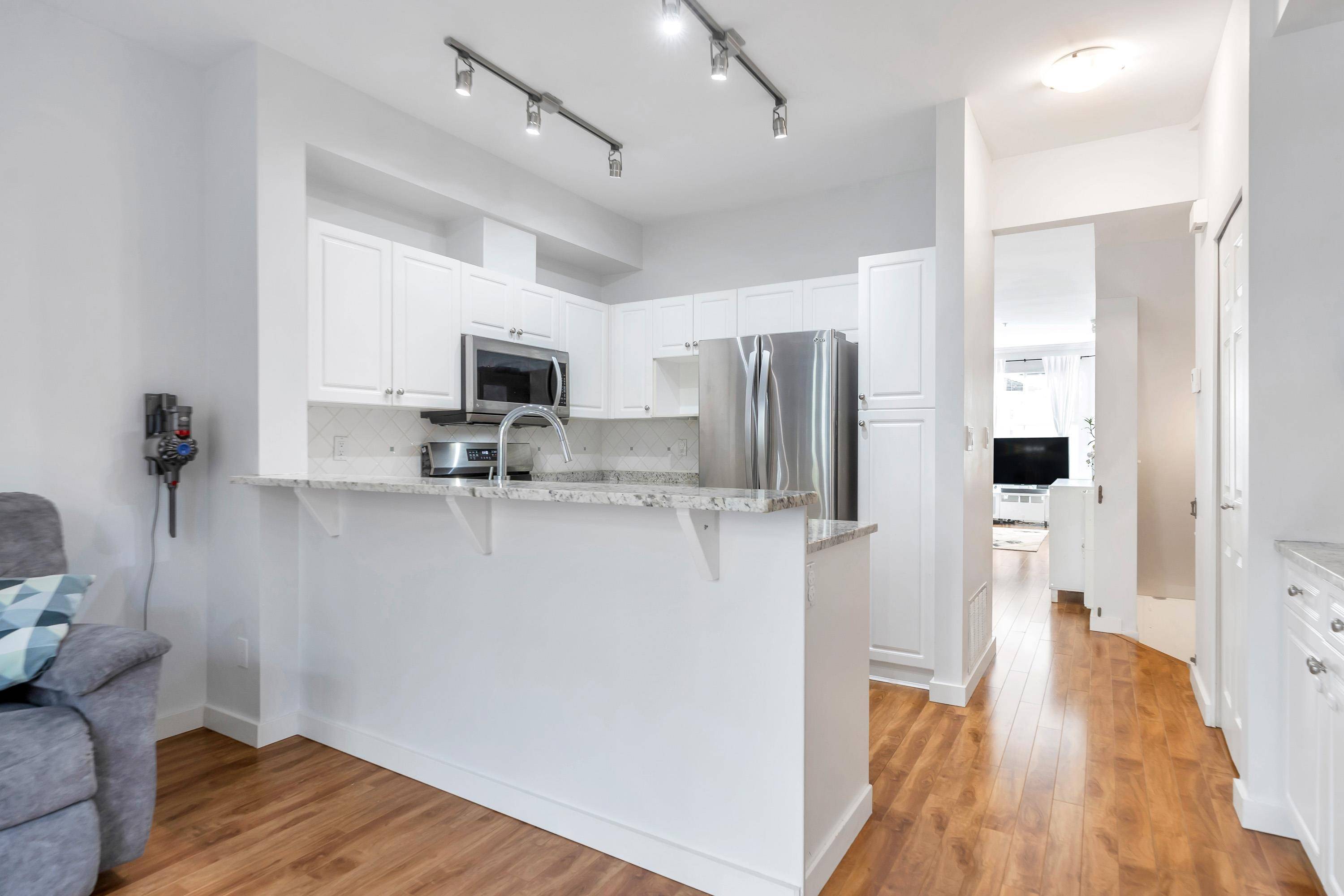 Vancouver, BC V5S 4V7,8533 Aquitania PL